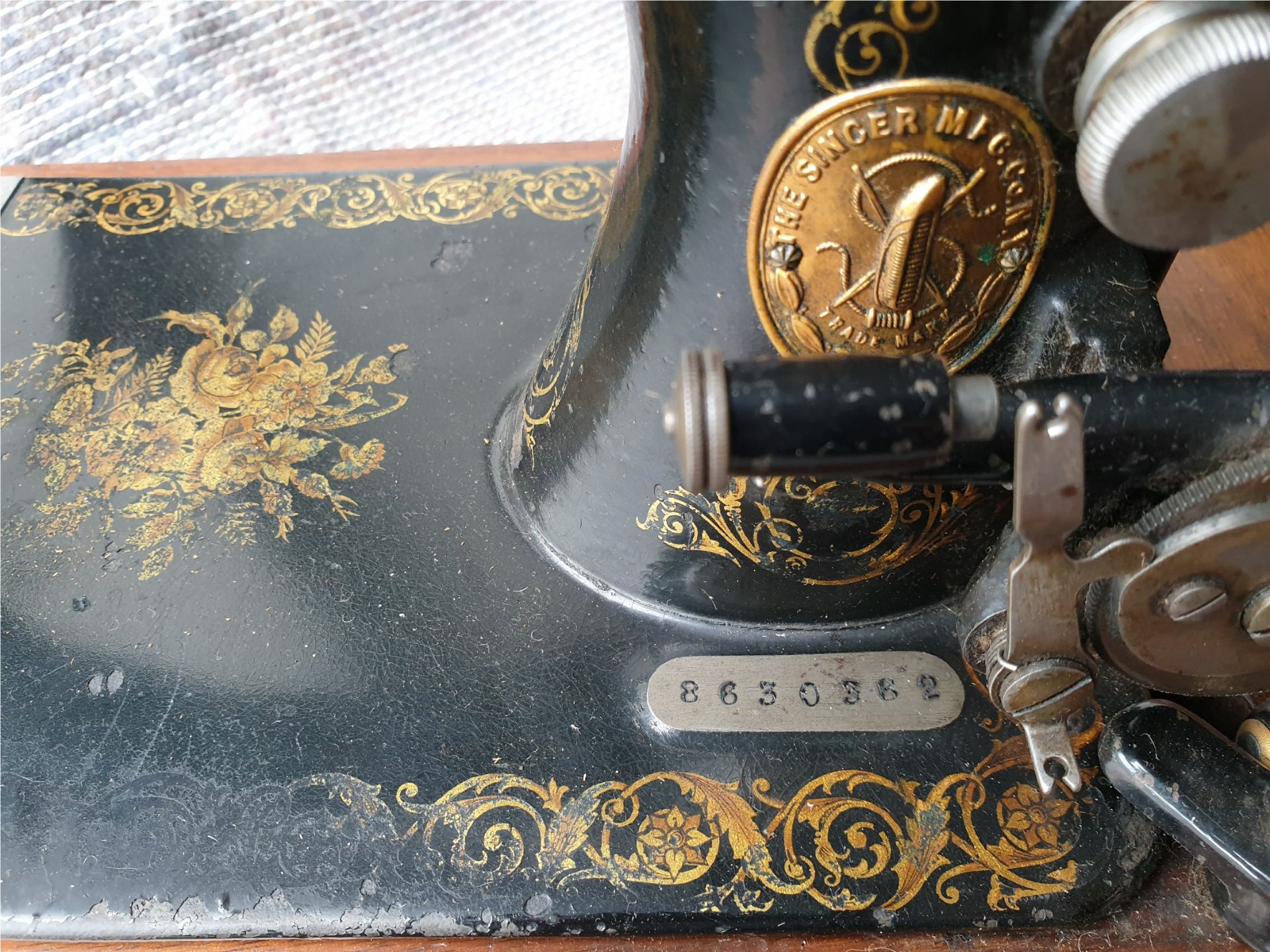 Vintage Singer Sewing Machine - Image 2 of 3