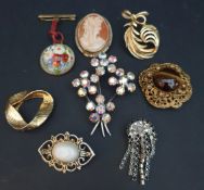 Parcel of 8 Vintage Brooches