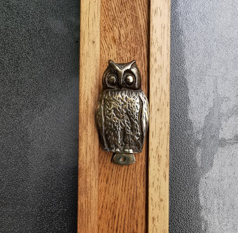 Vintage aged brass owl door knocker - Image 4 of 4