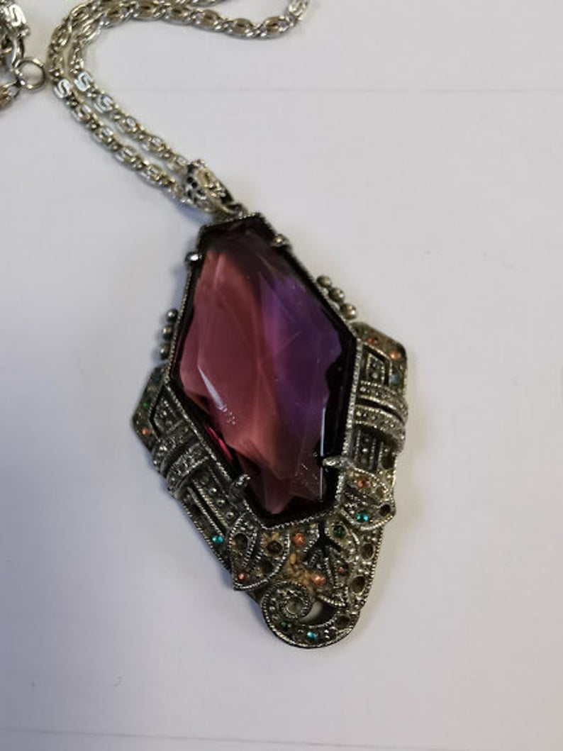 Art Deco Style Pendant Necklace Large Amethyst Coloured Center. - Image 5 of 5