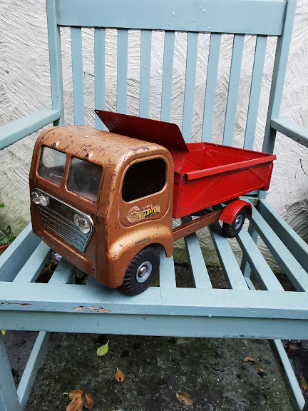 Vintage Triang Roadster Tipper Truck in rare gold and red Toy Collectible - Image 3 of 7