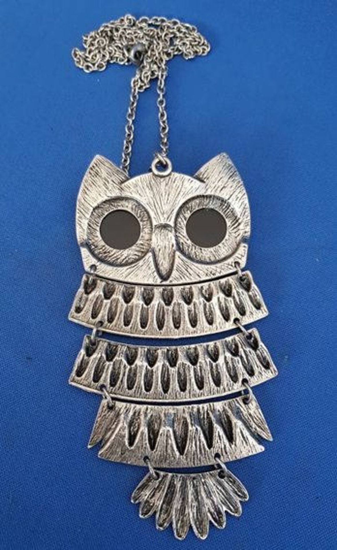 Silver alloy owl pendant necklace, black rhinestone eyes silver-coloured chain - Image 2 of 2