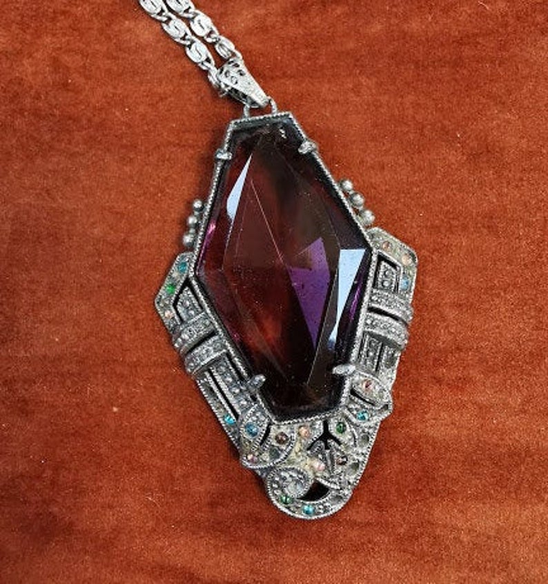 Art Deco Style Pendant Necklace Large Amethyst Coloured Center. - Image 2 of 5