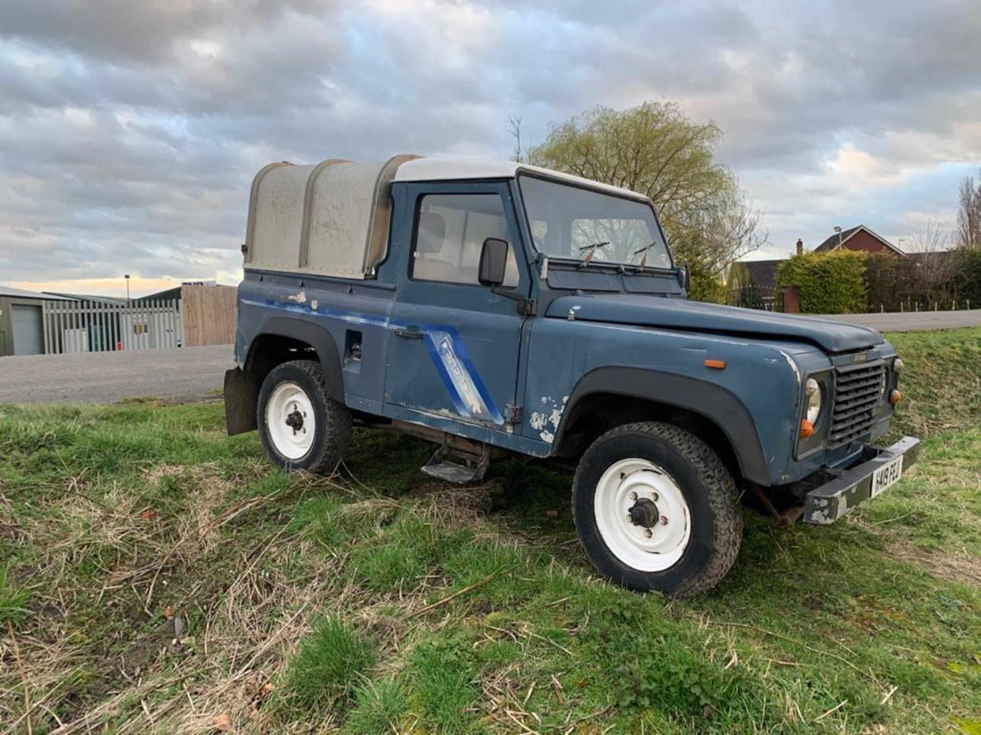 Land Rover Defender 90 - Image 4 of 9