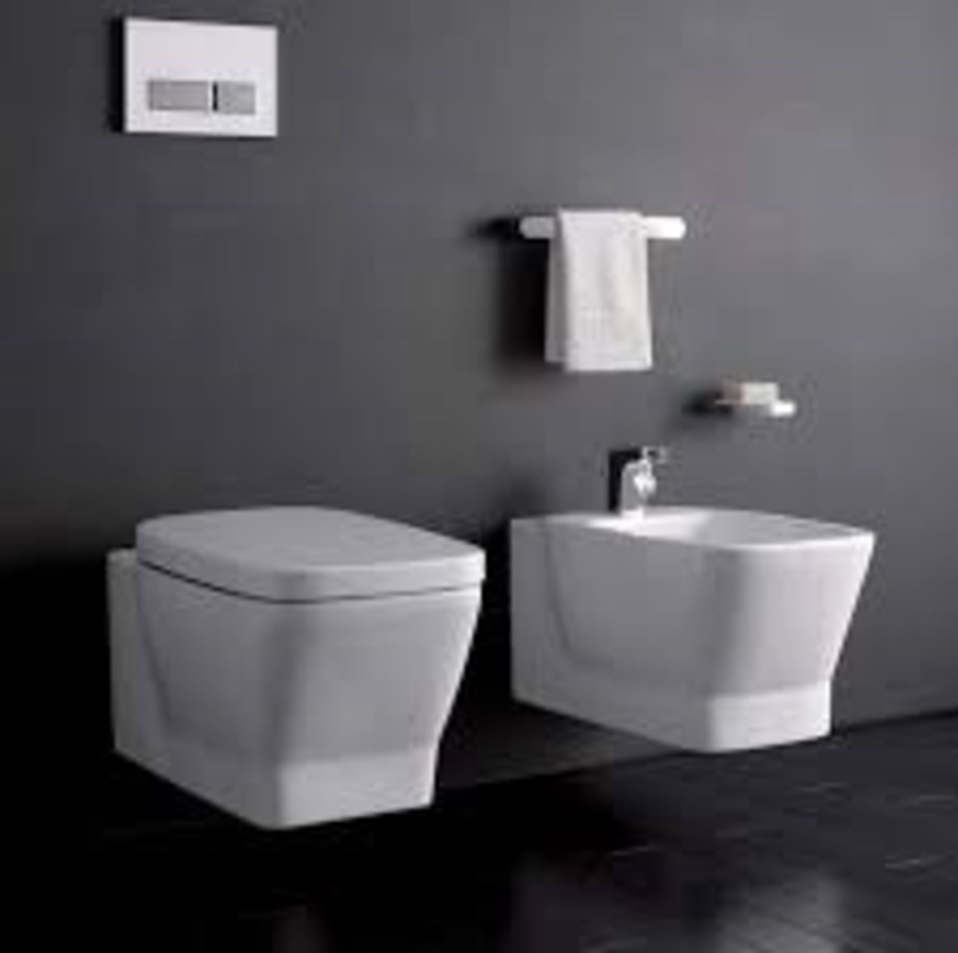 (UR37) Silk 540mm Wall Hung pan. RRP £389.99.The Silk bathroom collection is packed with man...