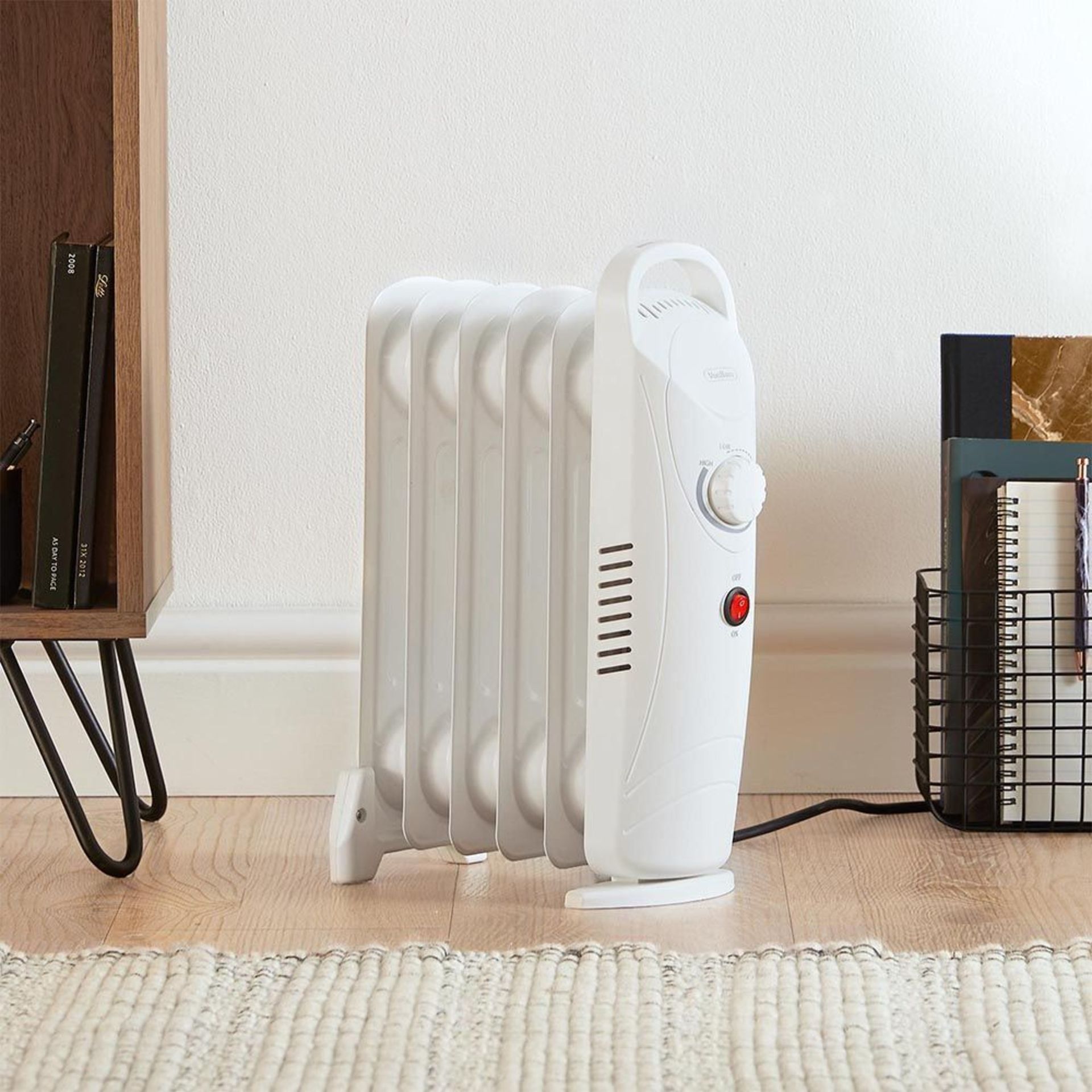 (G77) 6 Fin 800W Oil Filled Radiator - White. Compact yet powerful 800W radiator with 6 oil-fi...( - Image 2 of 3