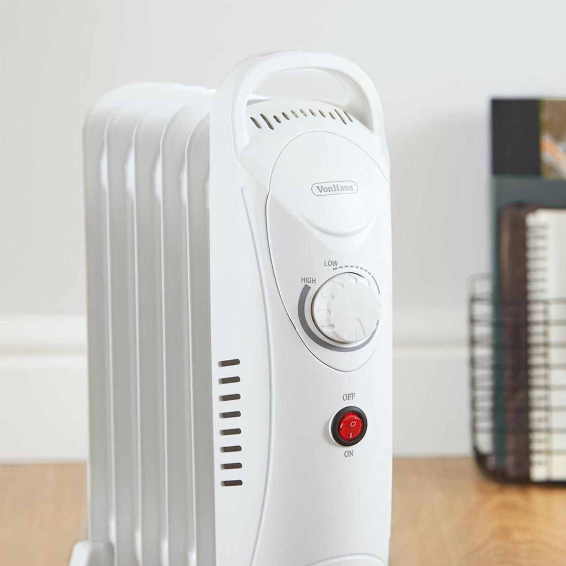 (G77) 6 Fin 800W Oil Filled Radiator - White. Compact yet powerful 800W radiator with 6 oil-fi...( - Image 3 of 3