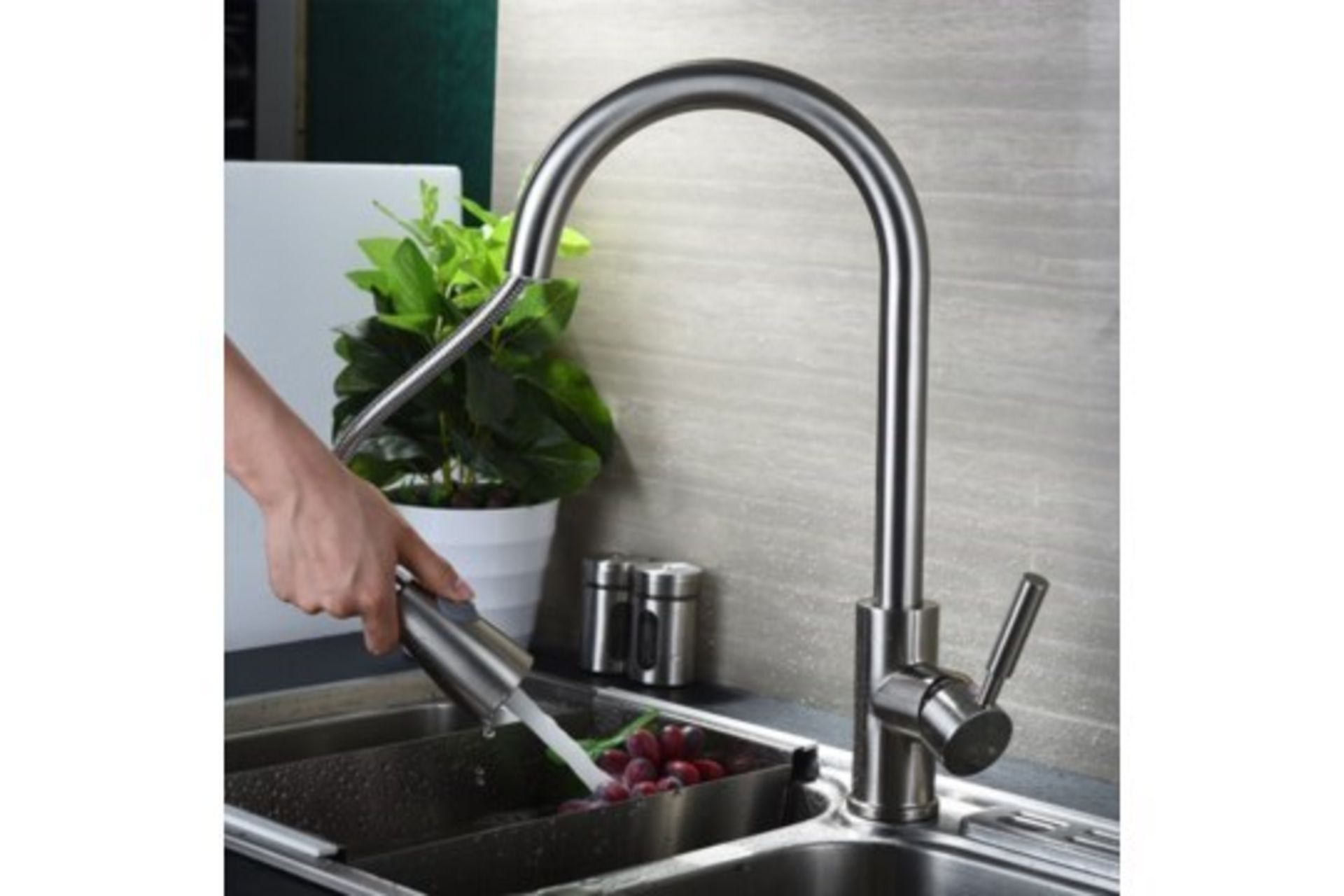 Della Modern Monobloc Chrome Brass Pull Out Spray Mixer Tap. RRP £299.99.This tap is from our ... - Image 2 of 3