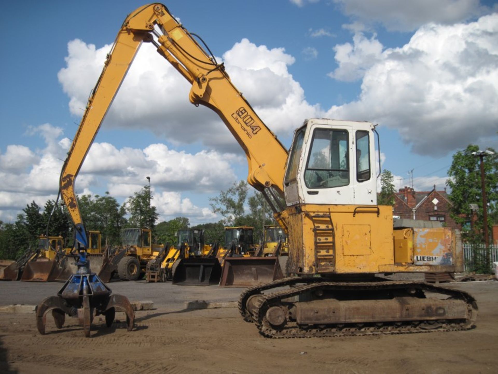 Liebherr 904 Scrap Handler With Grab - Image 2 of 4