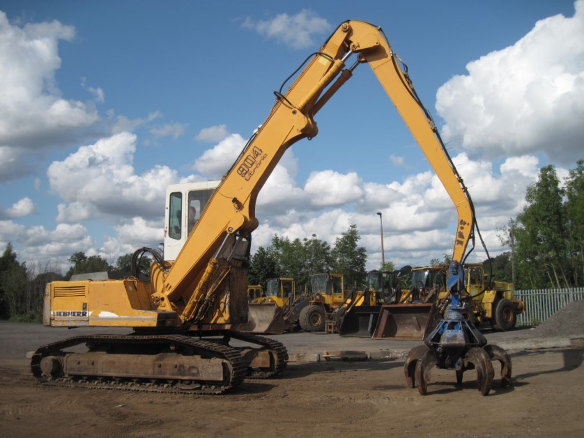 Liebherr 904 Scrap Handler With Grab - Image 3 of 4