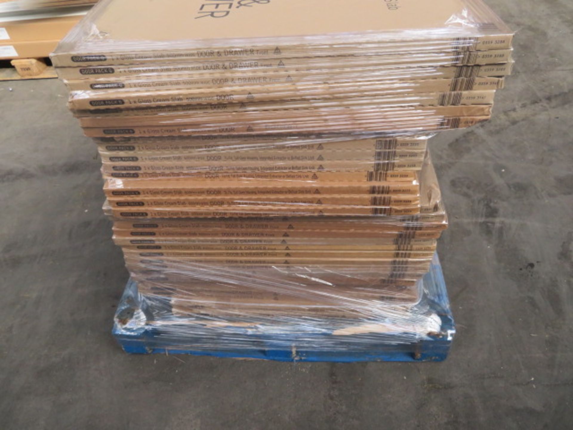 (U1) LARGE PALLET TO CONTAIN APPROX. 66 ITEMS OF KITCHEN STOCK TO INCLUDE: GLOSS CREAM SLAB 500... - Image 2 of 6