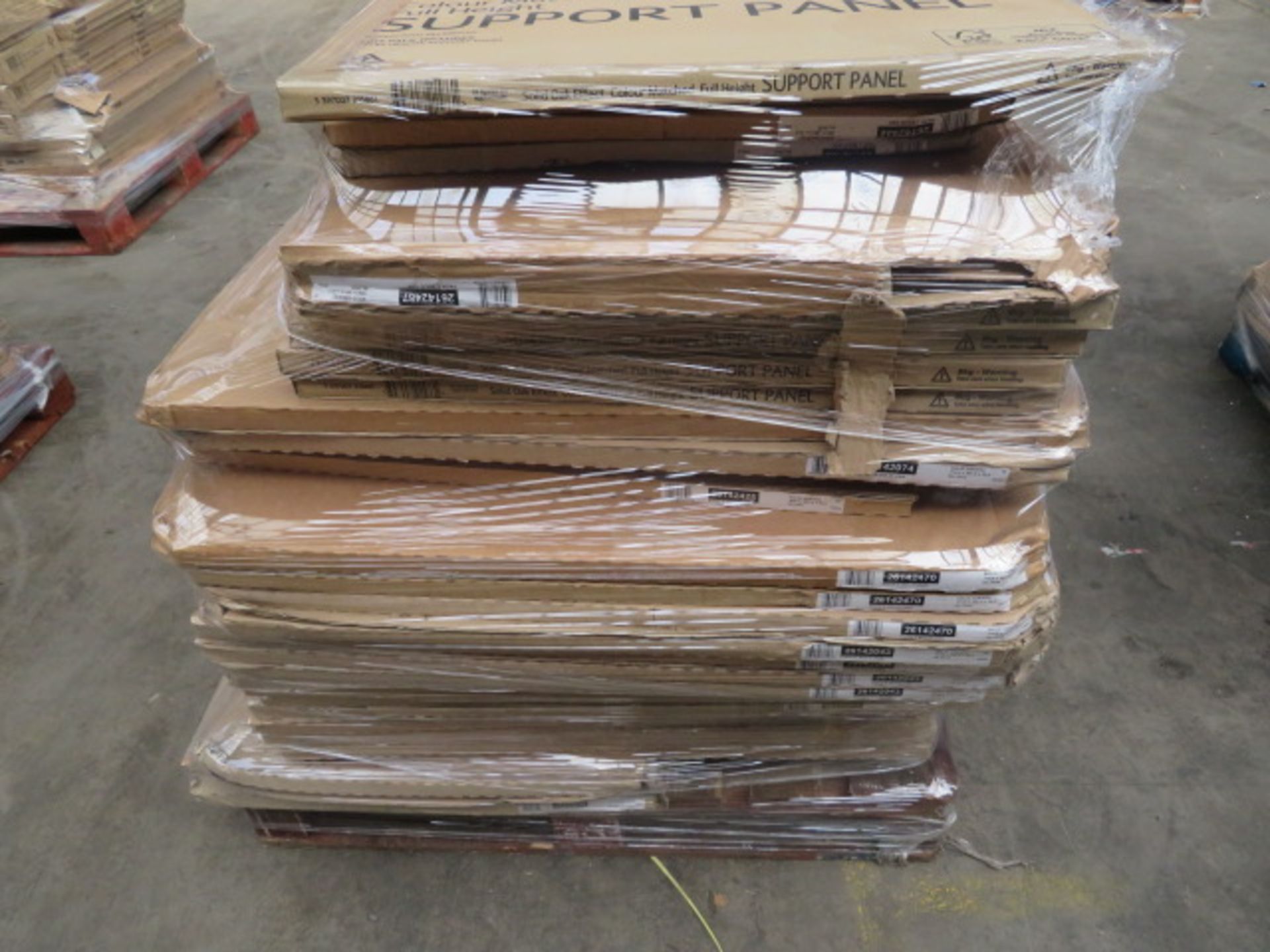 (U12) LARGE PALLET TO CONTAIN APPROX 68 ITEMS OF KITCHEN STOCK TO INCLUDE:OAK FRIDGE FREEZER D... - Image 4 of 6