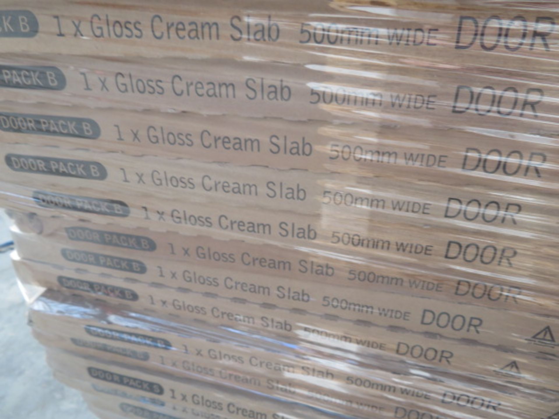 (U1) LARGE PALLET TO CONTAIN APPROX. 66 ITEMS OF KITCHEN STOCK TO INCLUDE: GLOSS CREAM SLAB 500... - Image 5 of 6