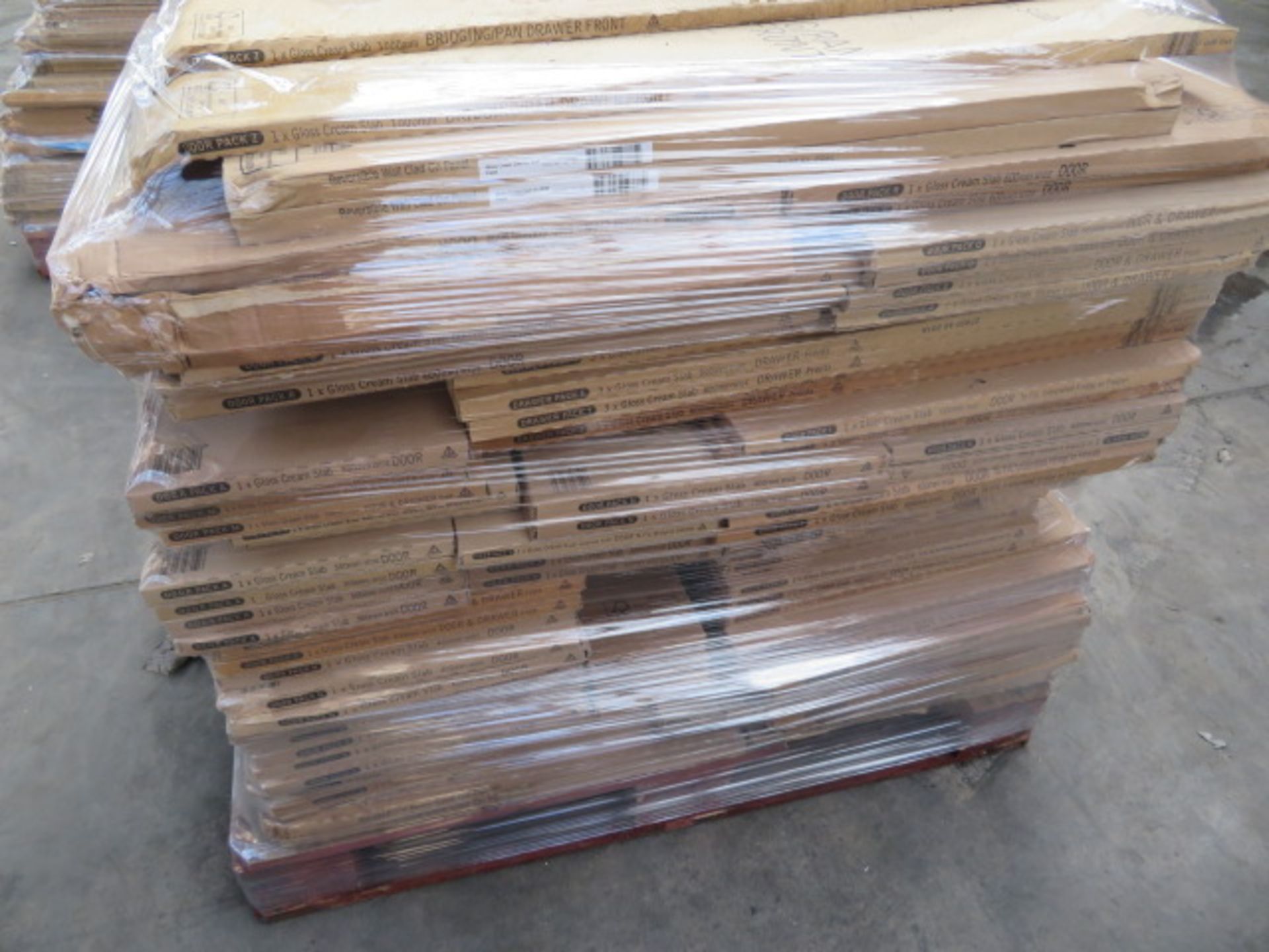 (U3) LARGE PALLET TO CONTAIN APPROX. 72 ITEMS OF KITCHEN STOCK TO INCLUDE: GLOSS CREAM SLAB 600... - Image 3 of 6