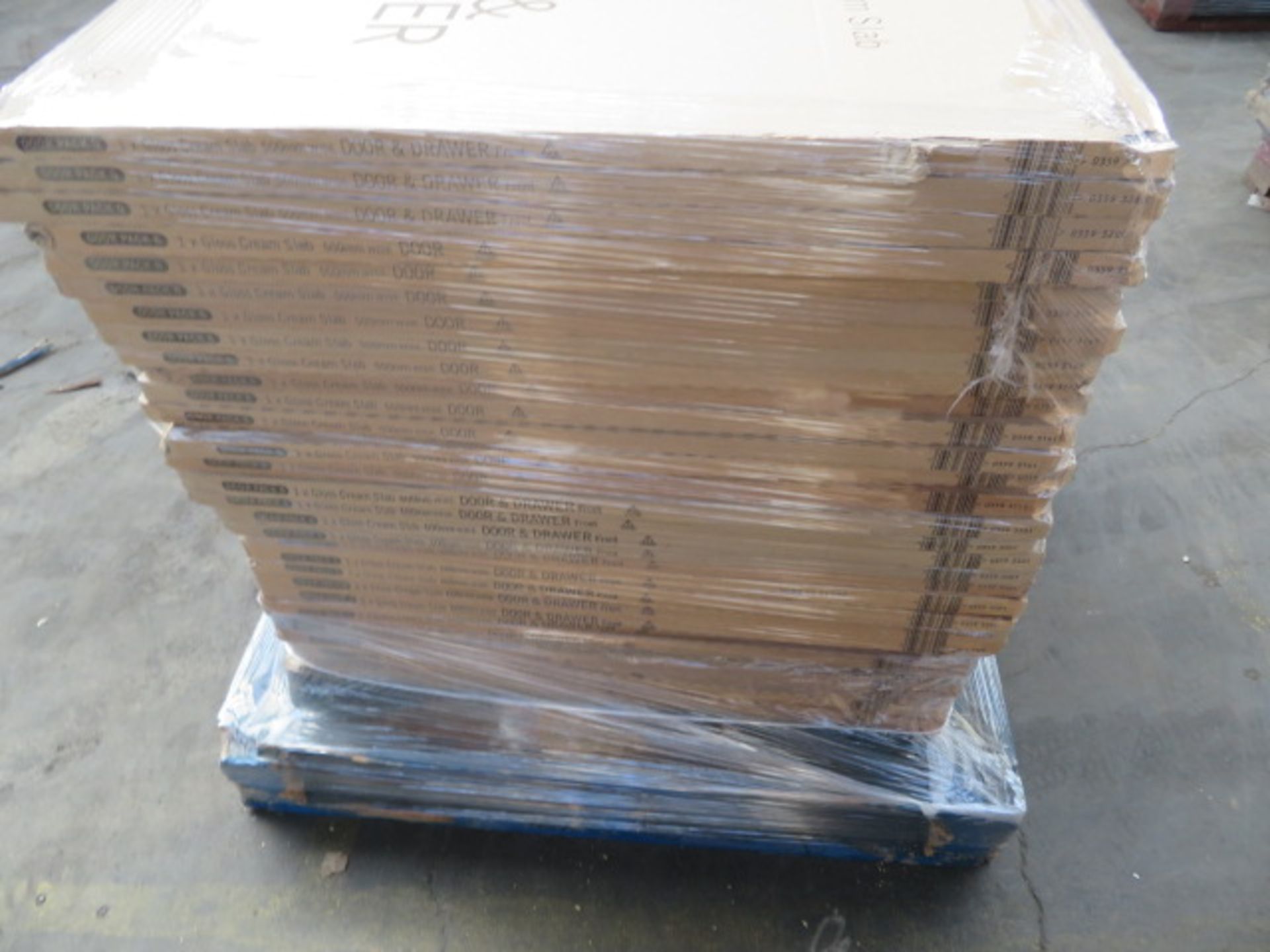 (U1) LARGE PALLET TO CONTAIN APPROX. 66 ITEMS OF KITCHEN STOCK TO INCLUDE: GLOSS CREAM SLAB 500... - Image 4 of 6