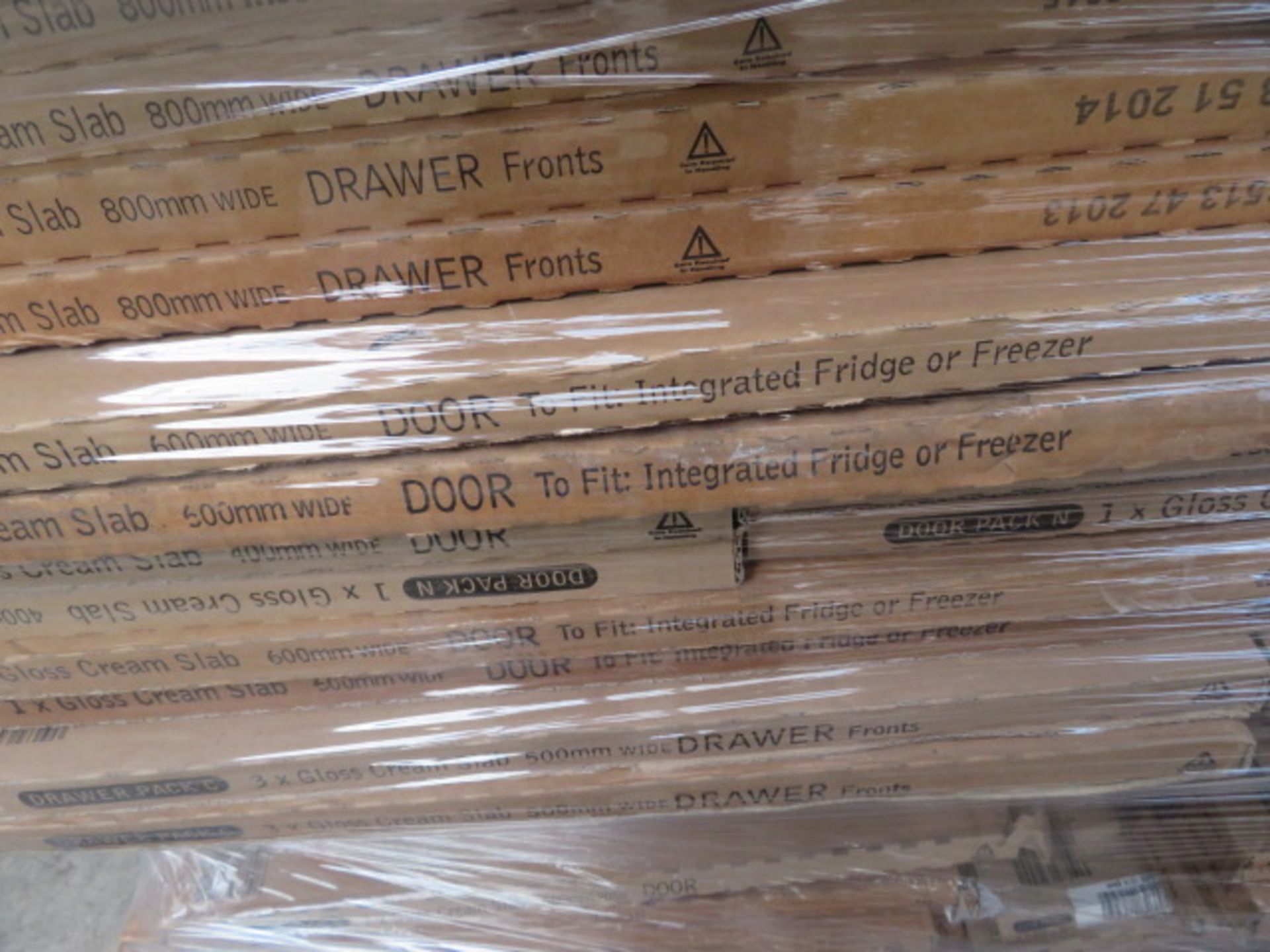 (U3) LARGE PALLET TO CONTAIN APPROX. 72 ITEMS OF KITCHEN STOCK TO INCLUDE: GLOSS CREAM SLAB 600... - Image 6 of 6