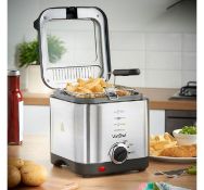 (KG44) 1.5L Deep Fat Fryer. Perfect for cooking tasty fish, chips, chicken, fritters, doughnuts...