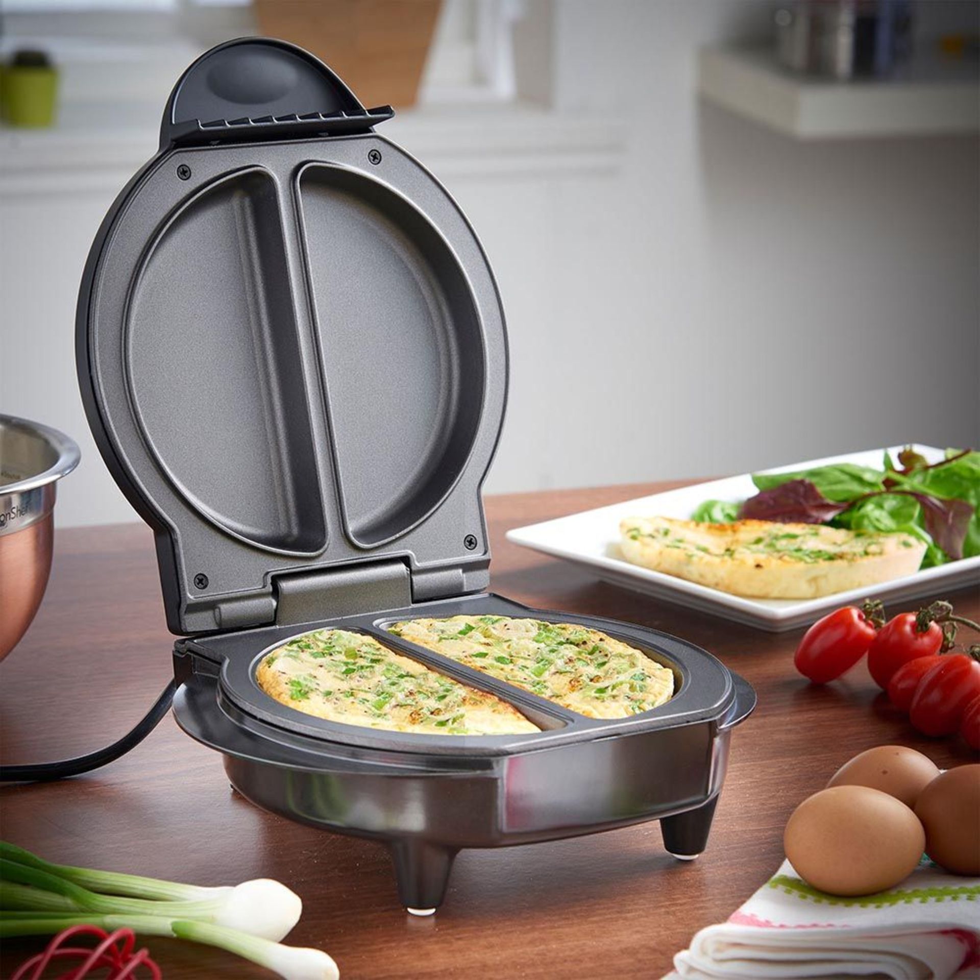 (KG14) Electric Omelette Maker. The easy route to the perfect omelette! Make 2 plain or filled ...