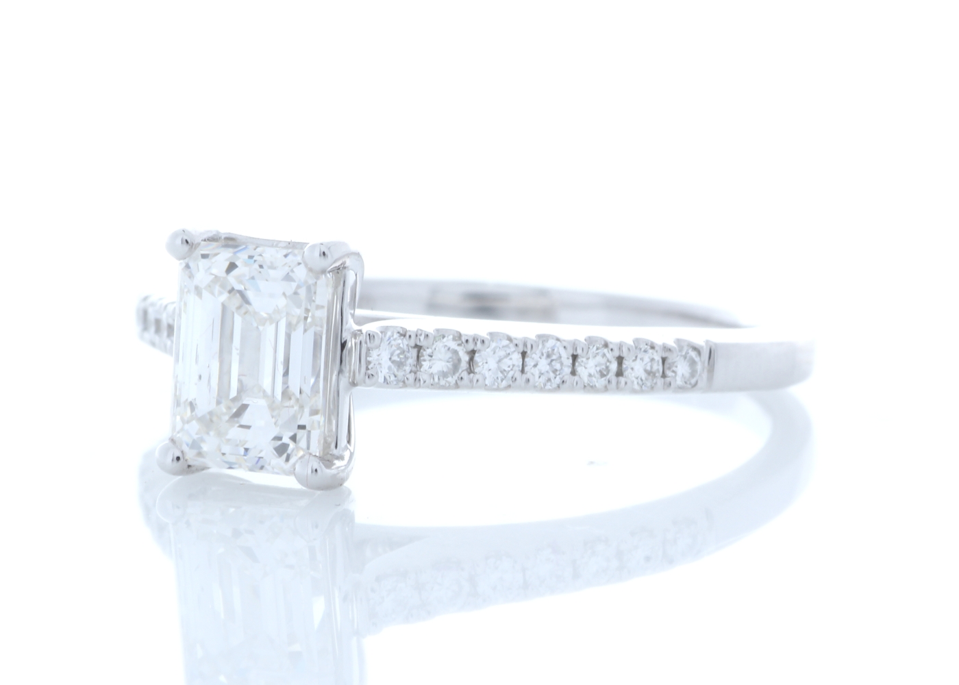 18ct White Gold Single Stone Prong Set With Stone Set Shoulders Diamond Ring (1.03) 1.19 Carats - Image 2 of 5