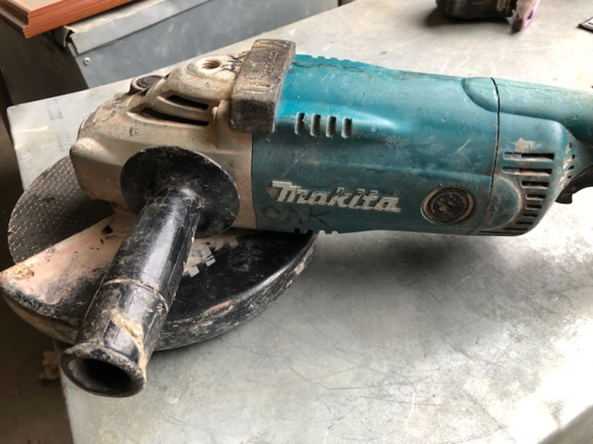 Makita Ga9020 Angle Grind