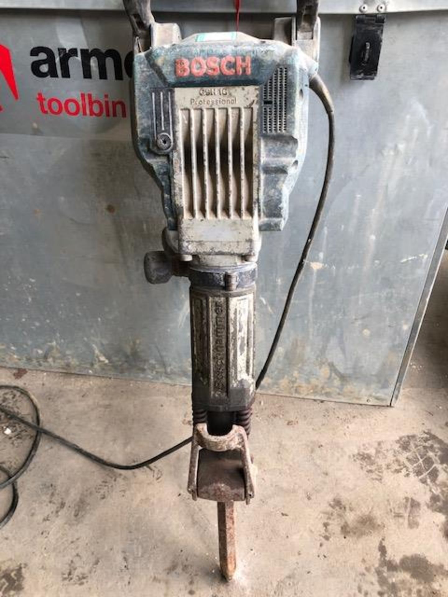 Bosch GSH 16 professional breaker