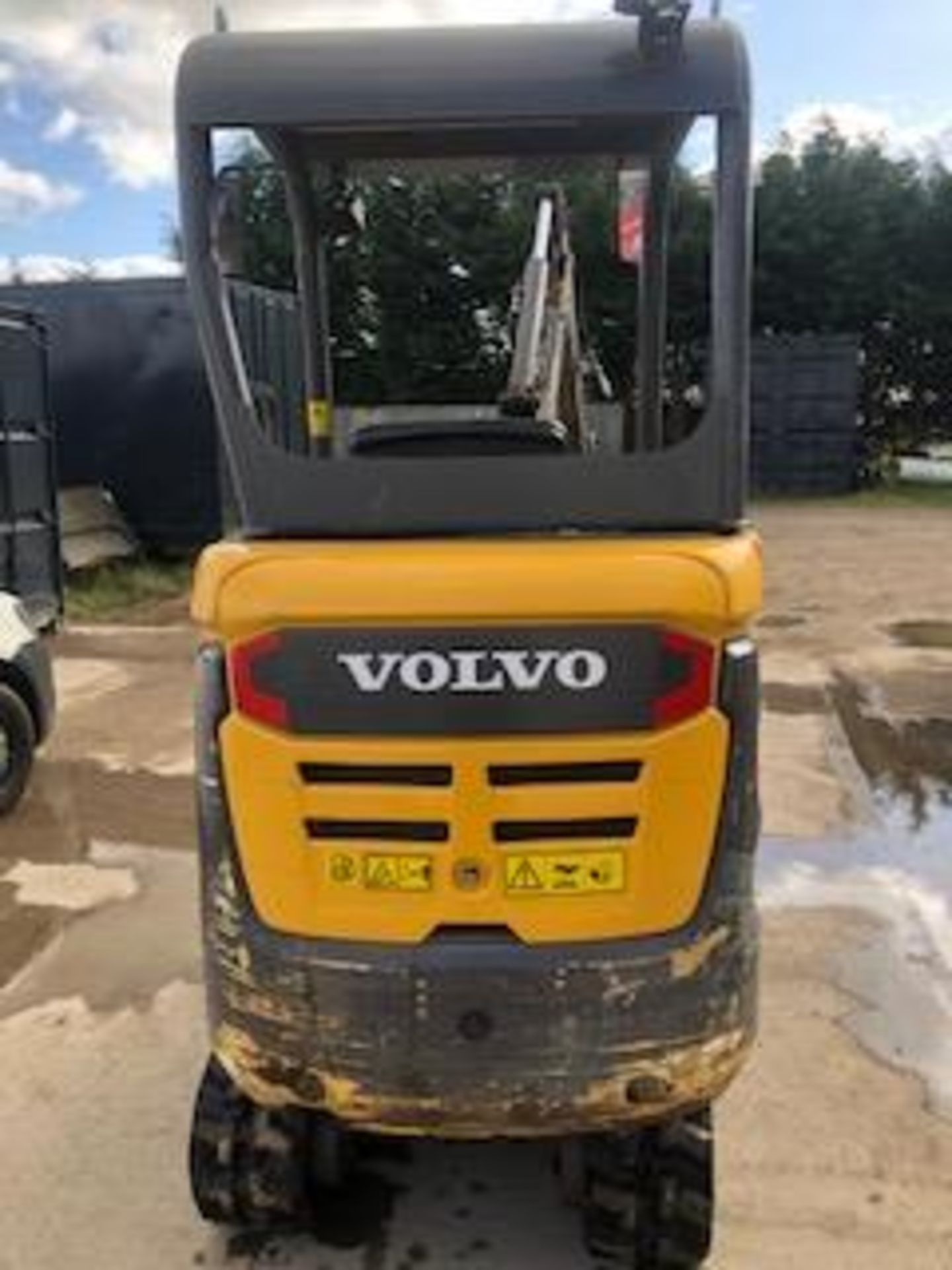 2018 Volvo Ec15D With Indespension Trailer - Image 18 of 18