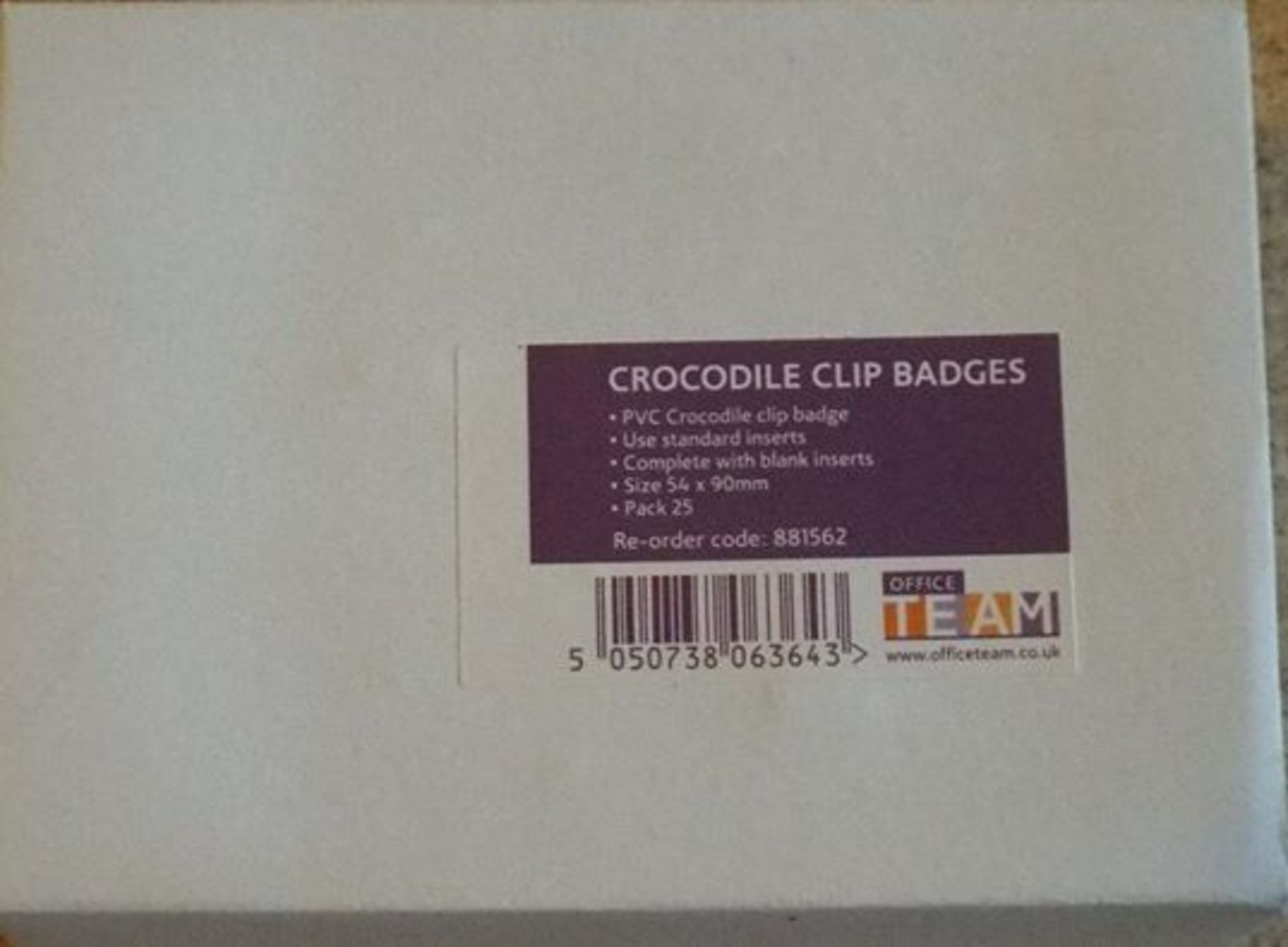100 x BOX OF 25 CROCODILE CLIP BADGES OFFICE TEAM 881562 . 54x 90mm