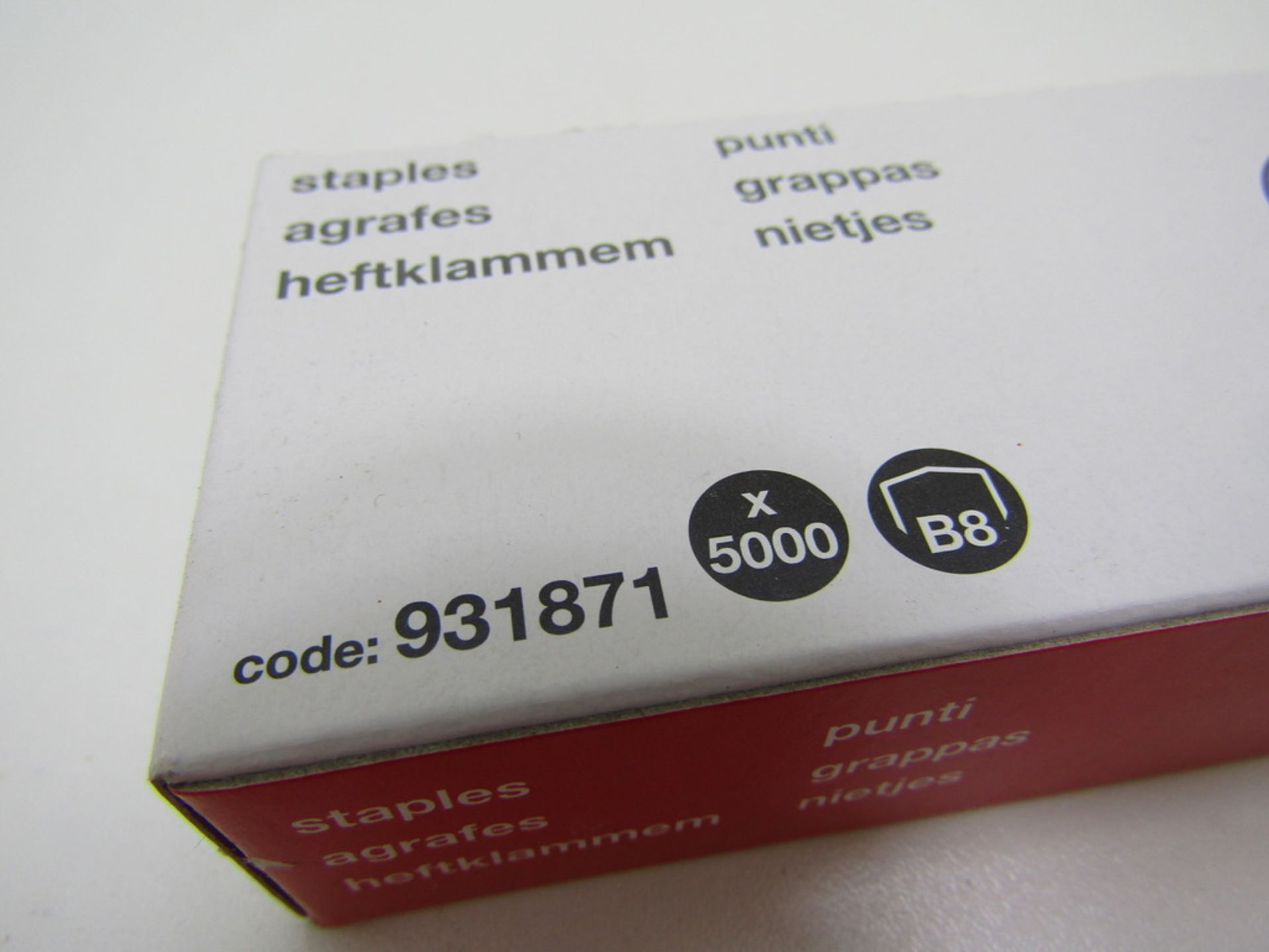 100 x boxes of Staples. Size B8. 5000 per box - Bild 4 aus 4