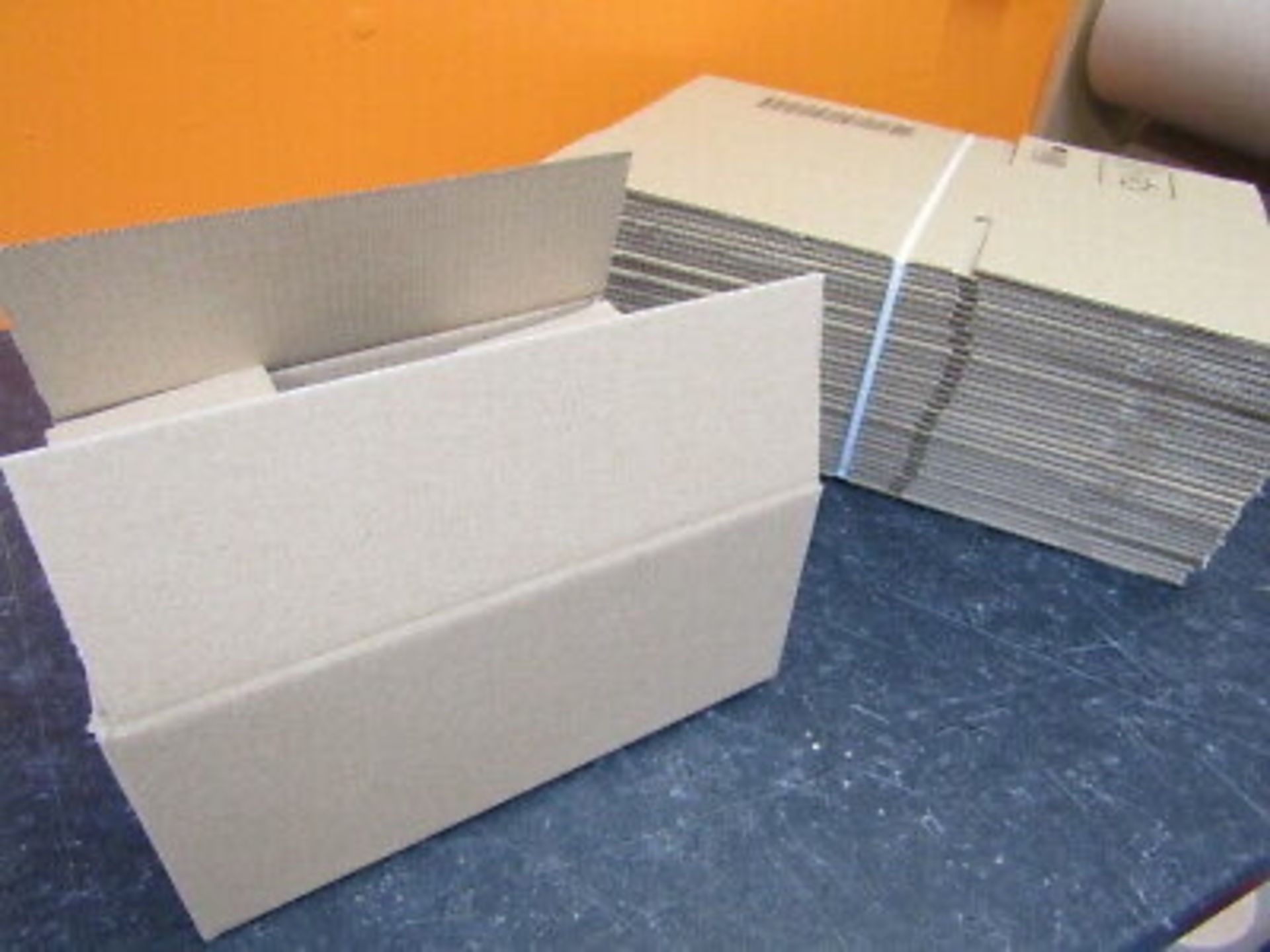 100 x Medium Packing Box. Cardboard Parcel. Single Wall - Image 2 of 2