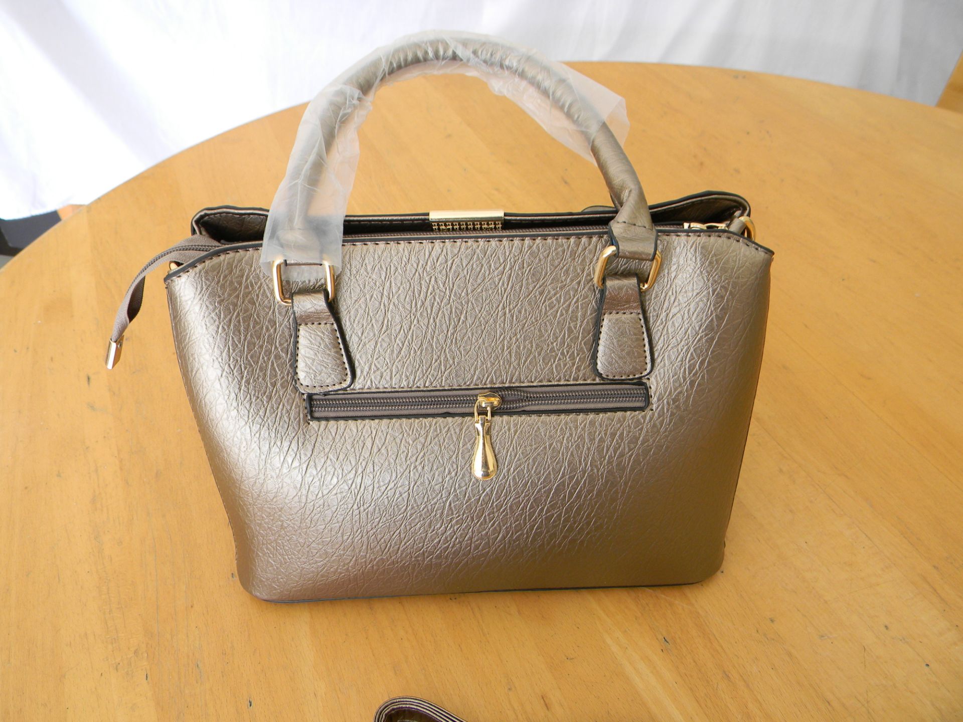 Metallic effect Handbag Elegant design - Image 3 of 4