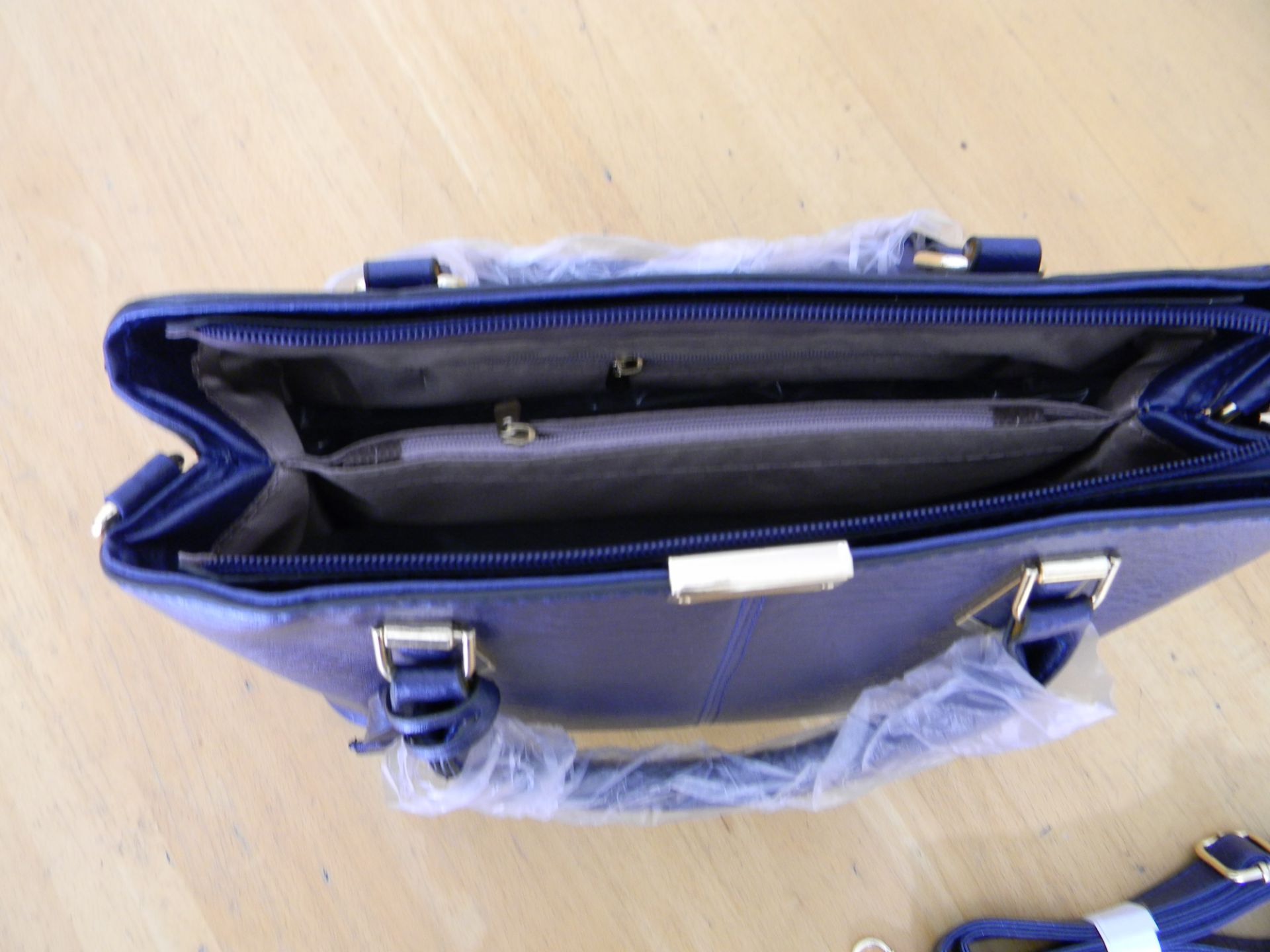 Blue Handbag Elegant design - Image 3 of 4