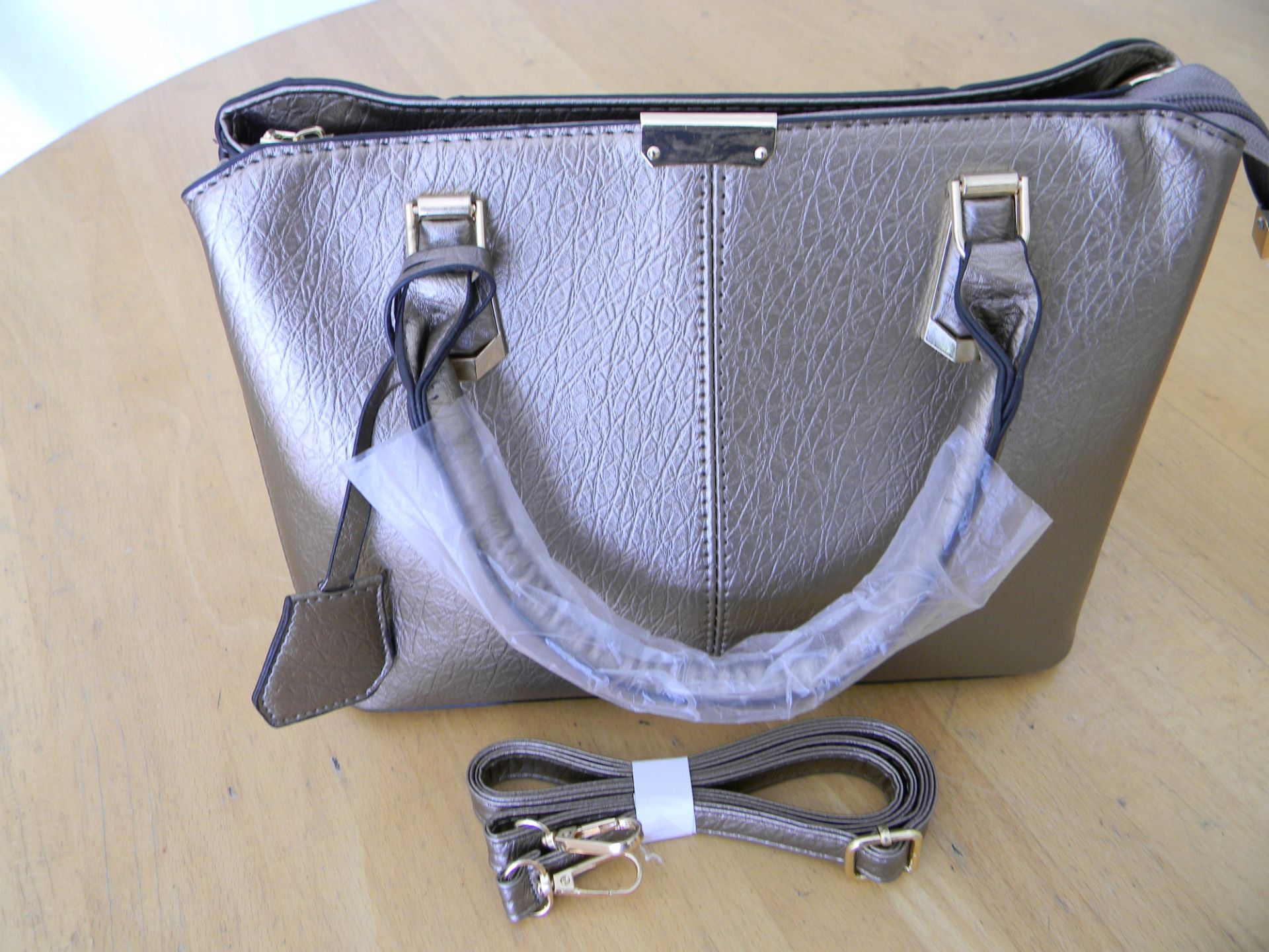 Metallic effect Handbag Elegant design - Image 4 of 4