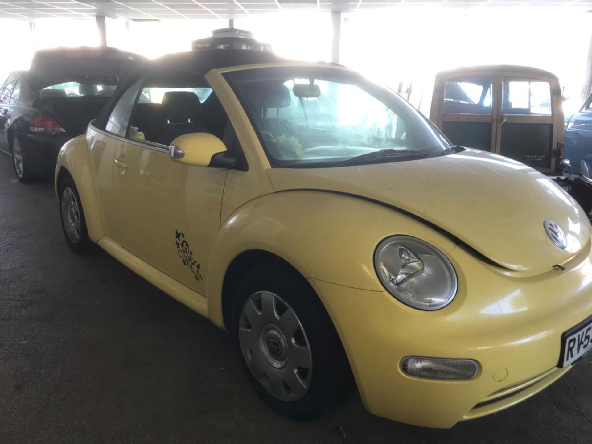 VW Beetle Convertible - Image 2 of 6