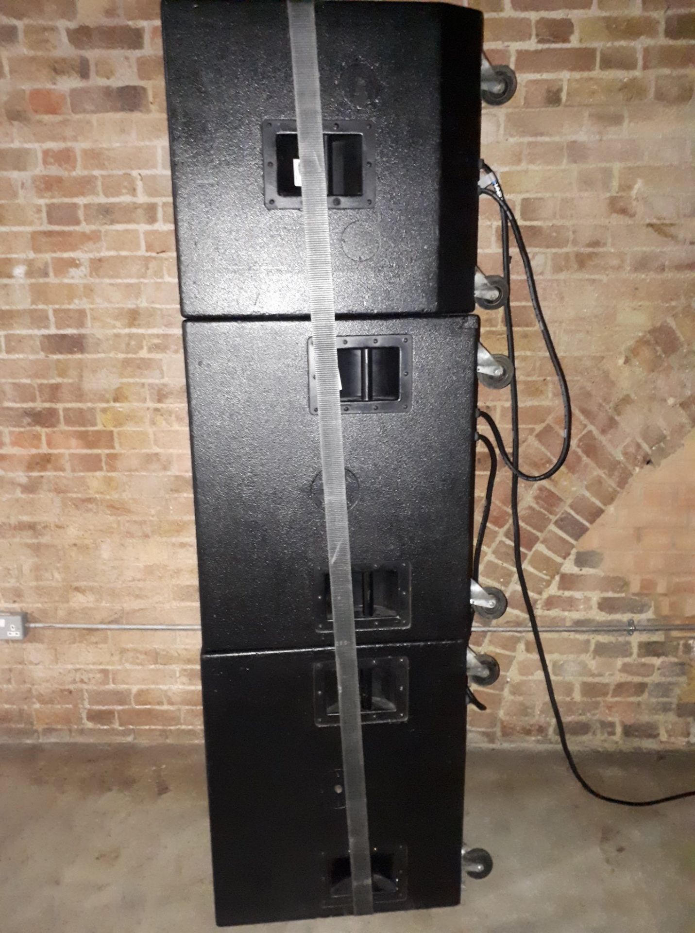 D and B Audiotechnik C7 Series Sound System with D12 Amplifiers, Racks and Cabling - Image 7 of 7
