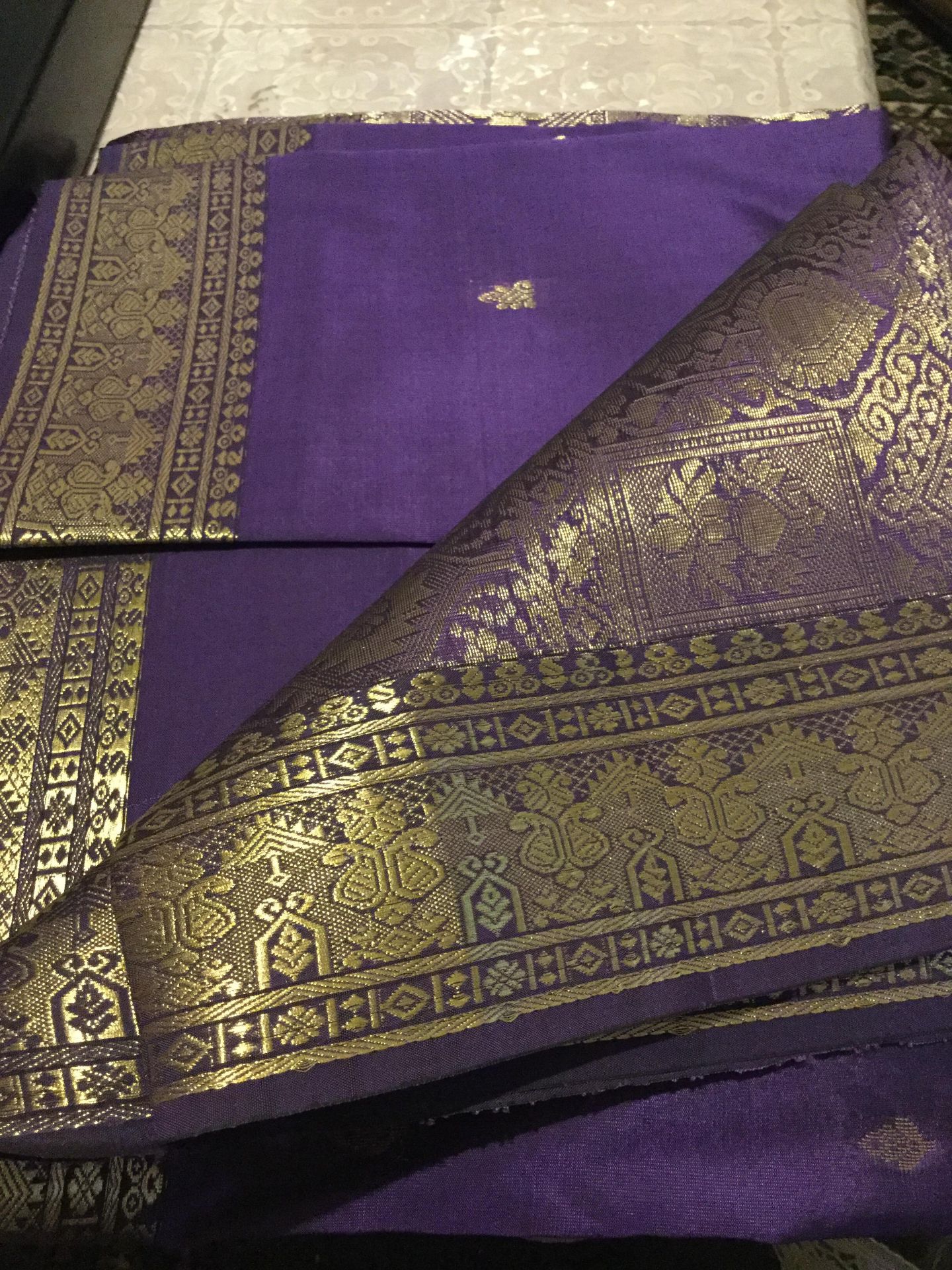 Silk Saree Fabric in purple with Gold detail Brand new - Image 2 of 3