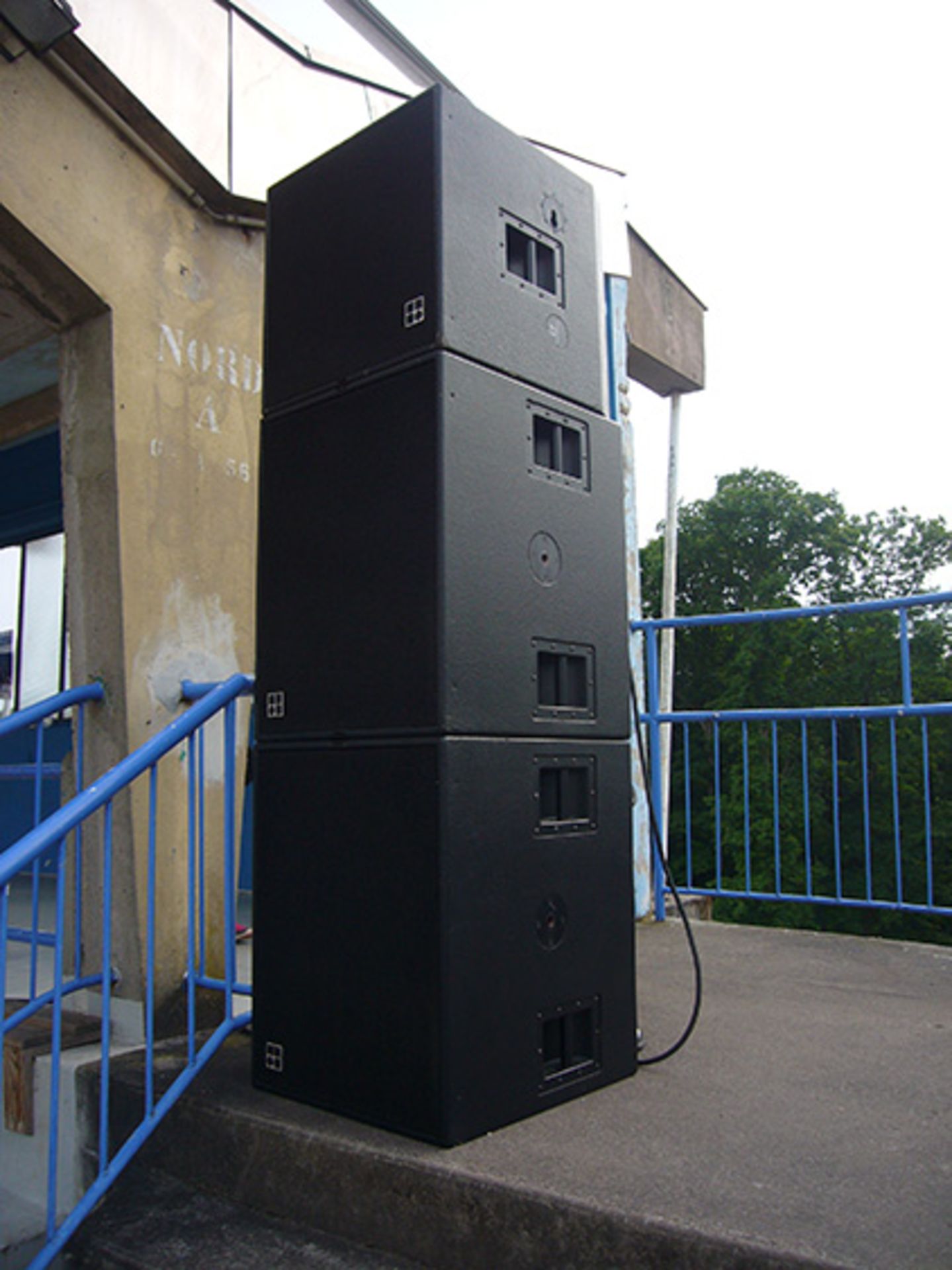 D and B Audiotechnik C7 Series Sound System with D12 Amplifiers, Racks and Cabling - Image 6 of 7