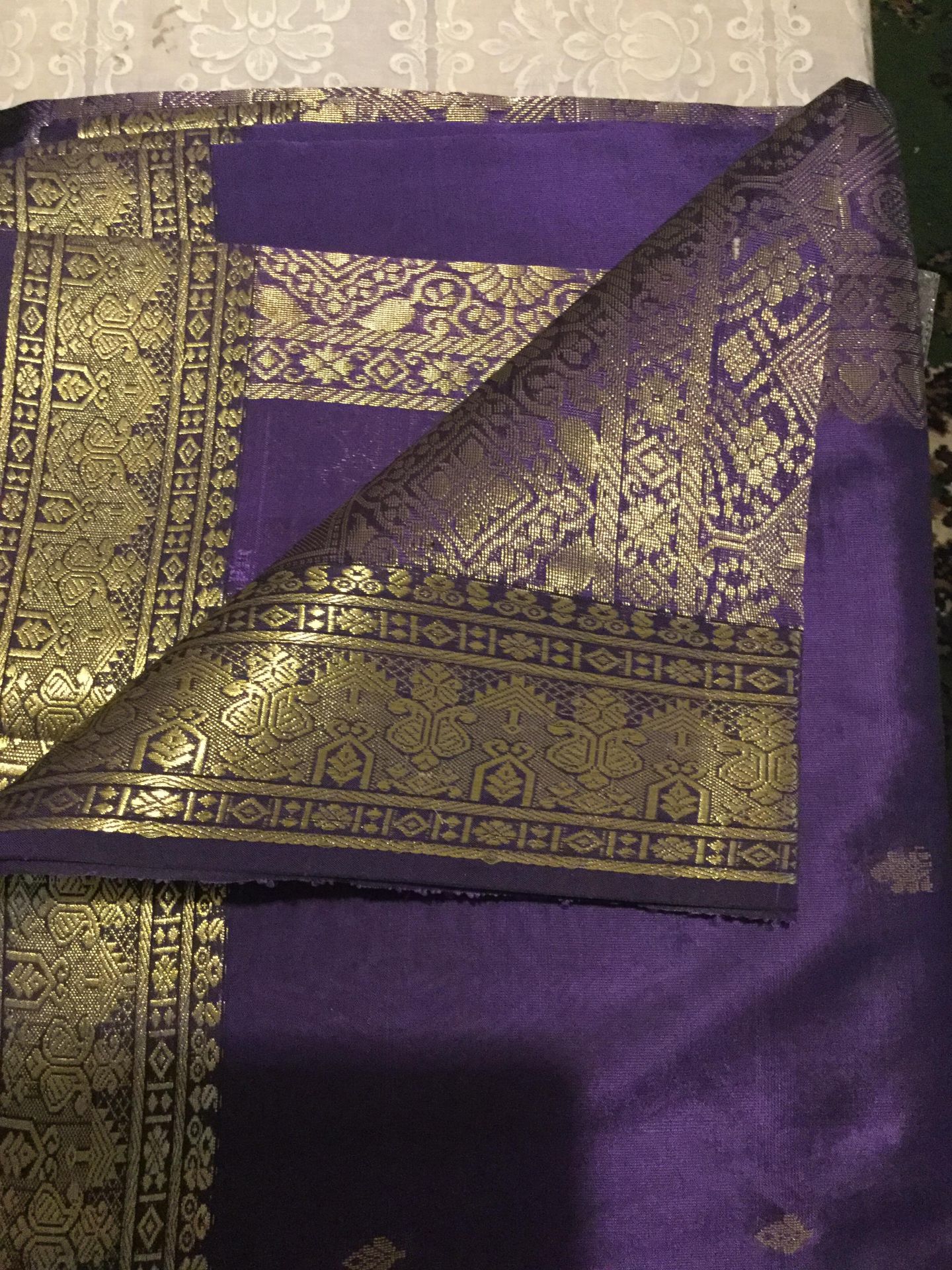 Silk Saree Fabric in purple with Gold detail Brand new - Image 3 of 3