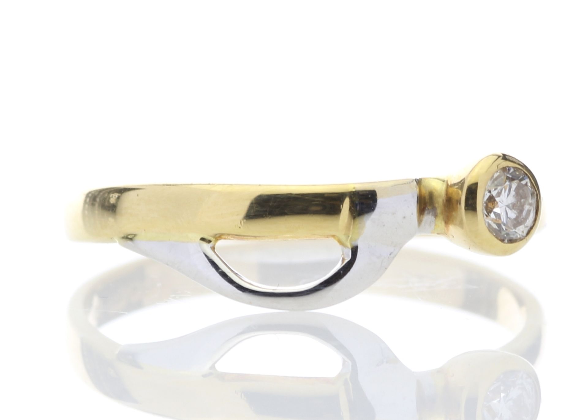 18ct Single Stone Rub Over Set Fancy D-Shape Shoulder Diamond Ring 0.17 Carats - Image 4 of 4