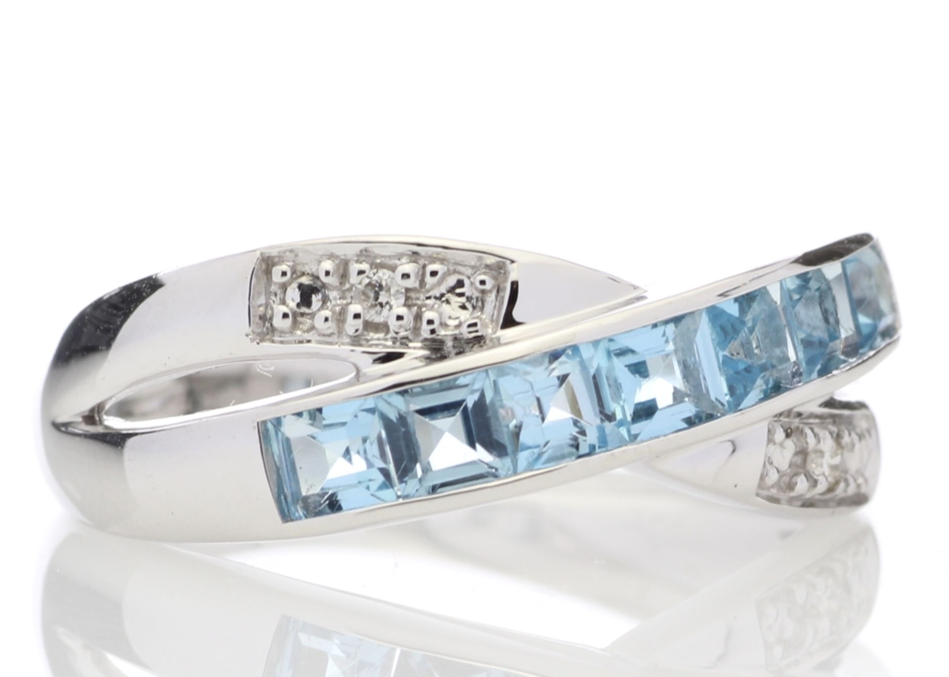 9ct White Gold Blue Topaz And Diamond Ring 0.06 Carats - Image 4 of 8