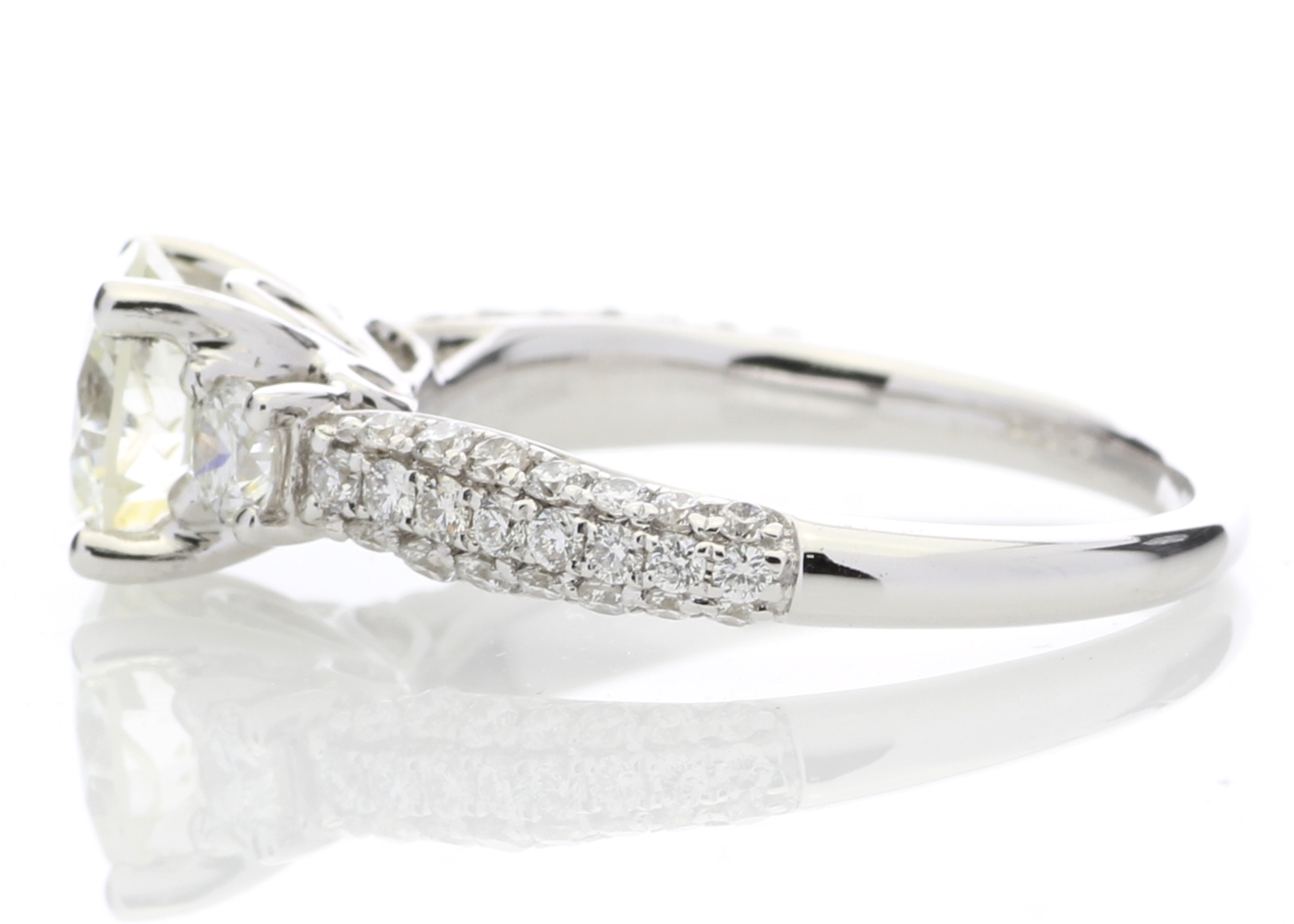 18ct White Gold Single Stone Claw Set With Stone Set Shoulders Diamond Ring (1.40) 2.07 Carats - Image 3 of 5