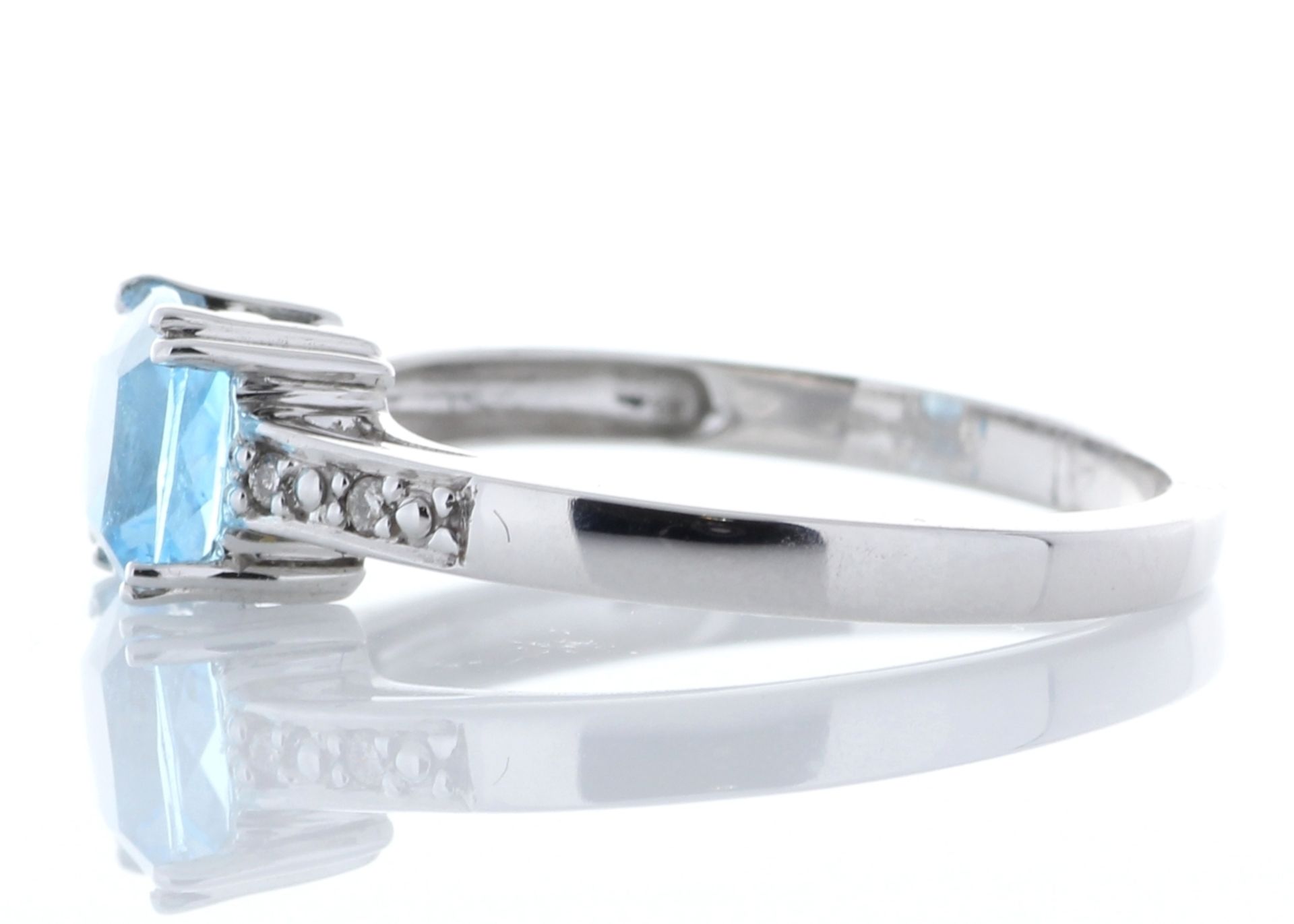 9ct White Gold Blue Topaz Diamond Ring 0.03 Carats - Image 3 of 4