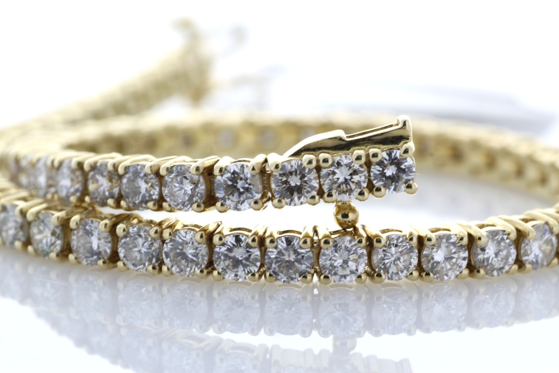 18ct Yellow Gold Single Stone Claw Set Diamond Bracelet 5.40 Carats - Image 2 of 3
