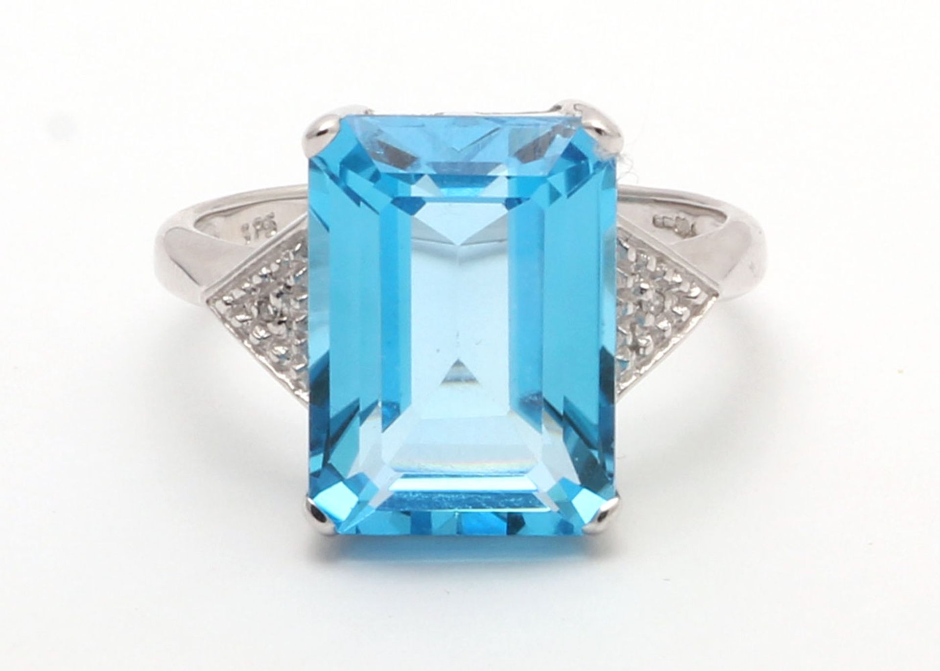 9ct White Gold Diamond And Blue Topaz Ring 0.01 Carats - Image 5 of 6