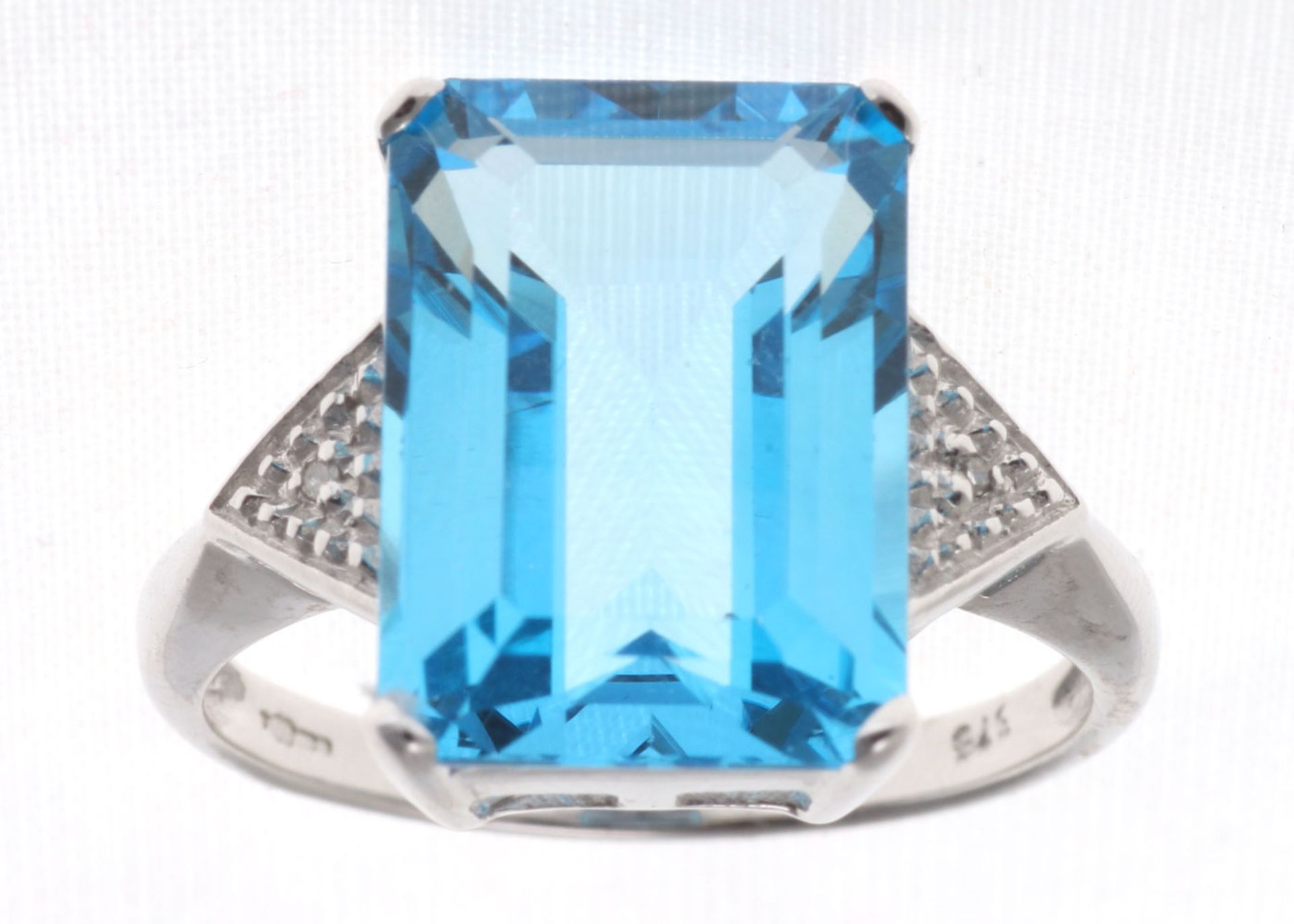 9ct White Gold Diamond And Blue Topaz Ring 0.01 Carats - Image 6 of 6