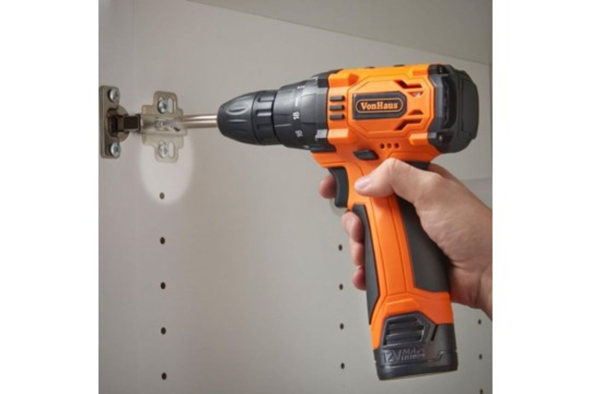 (V330) 12V Drill with Accessory Set Tackle a wide range of DIY projects and home improvements w... - Image 3 of 4
