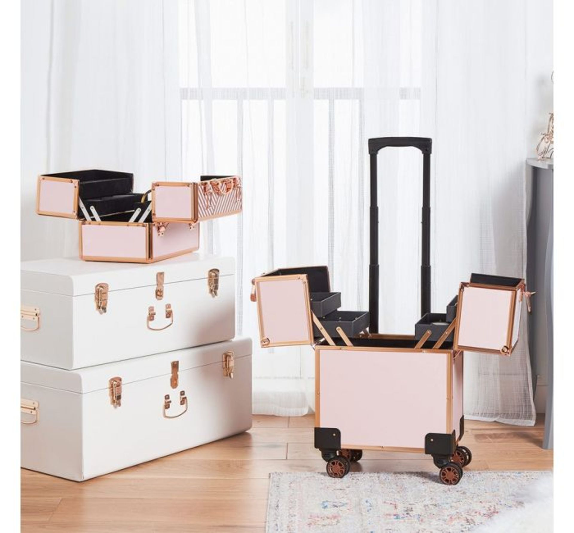 (D4) Beauty Trolley Extending suitcase-style handle for comfortable, easy transportation (88cm... - Image 6 of 6