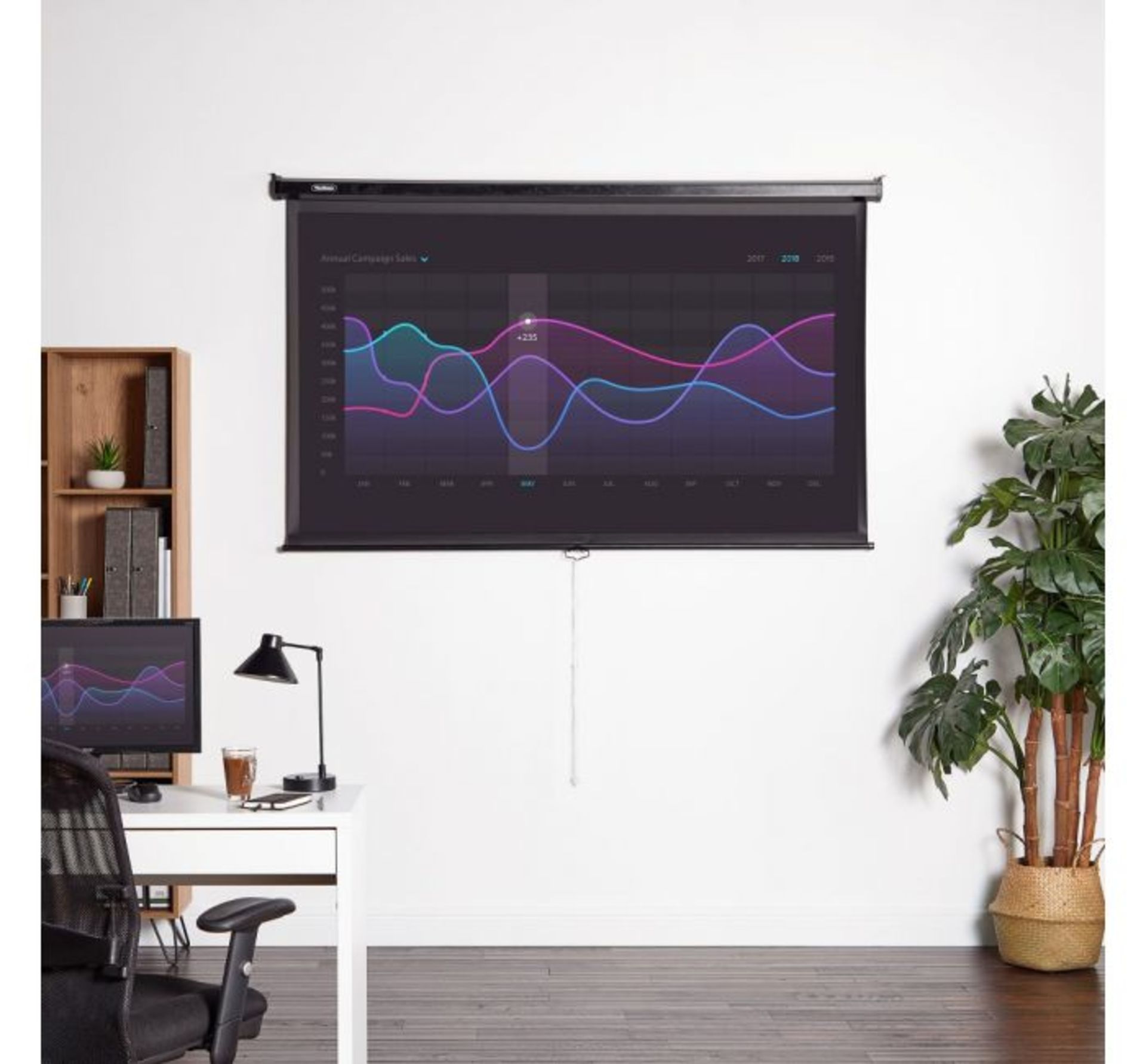 (KG6) 80-Inch Pull-Down Projector Screen. Create that buzz of the cinema at home with a large 8... - Image 3 of 4