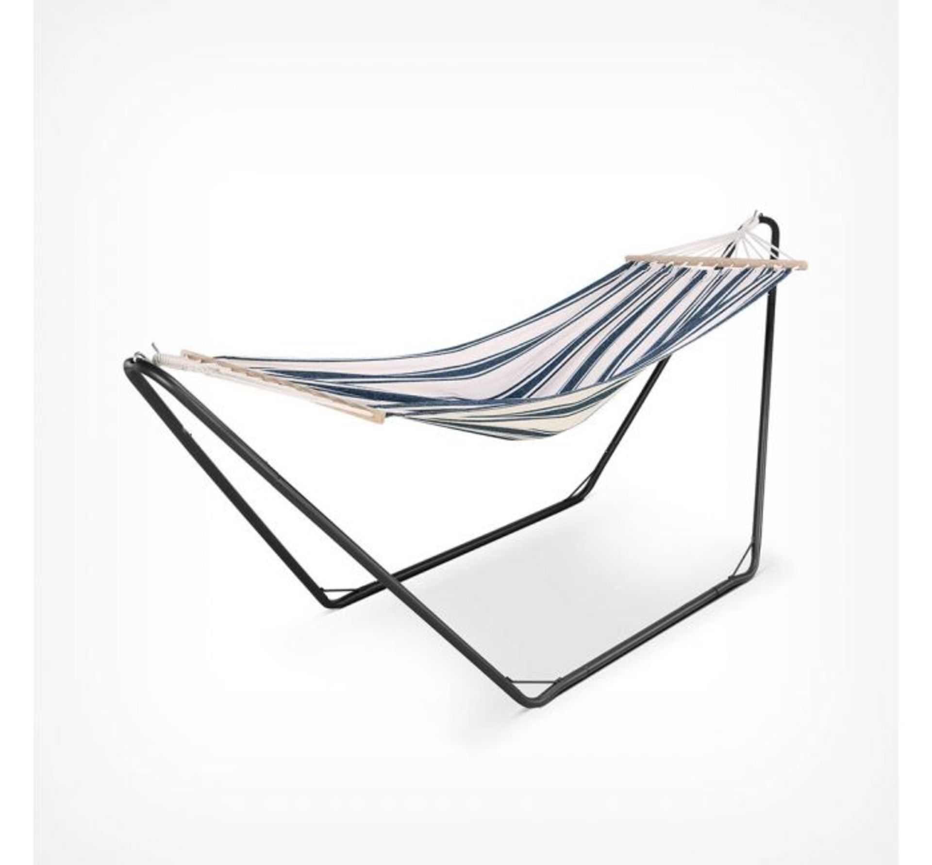 (D18) Single Hammock with Black Frame Bring the beach to your back garden with this coastal in... - Image 2 of 4