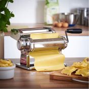 (V202) Manual Pasta Machine Perfect for making fresh homemade pasta dishes Fully and easily a...