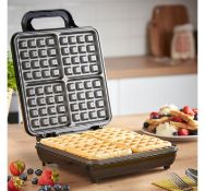 (D8) Quad Waffle Maker Easy to clean non-stick plates make cleaning up easy – as well as all...